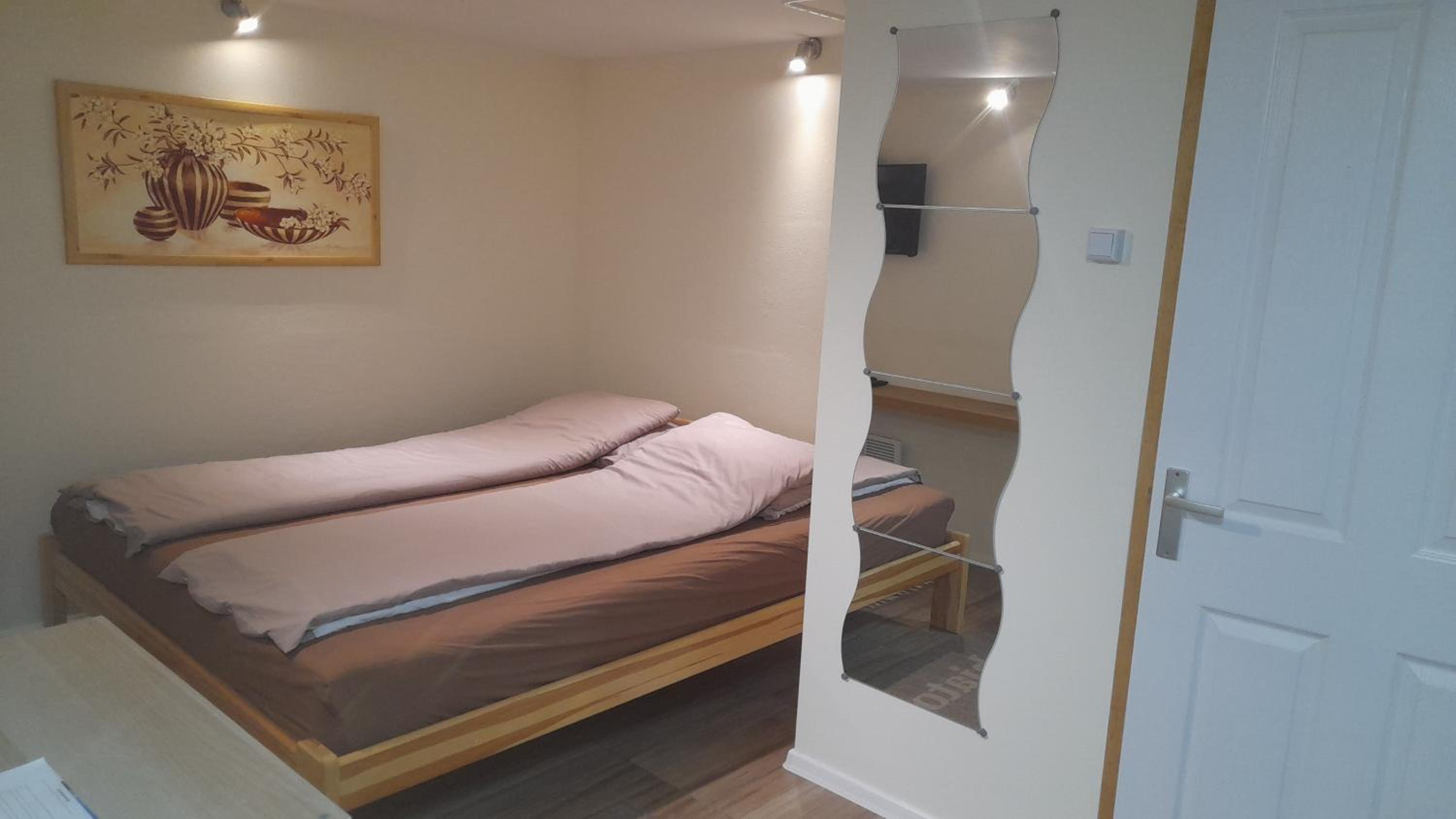 Studio Apartment - Photo 4