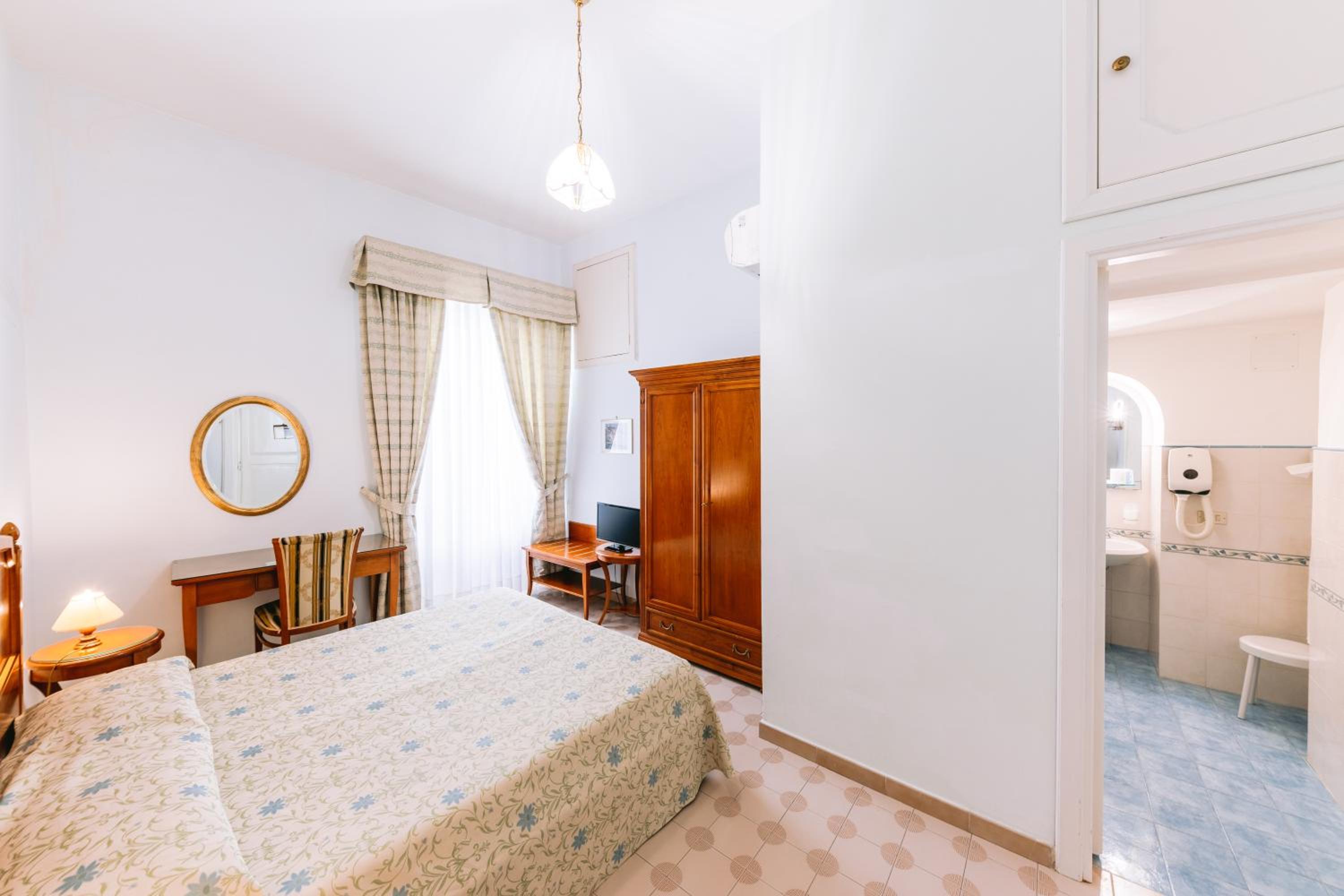 Double Room - Photo 4