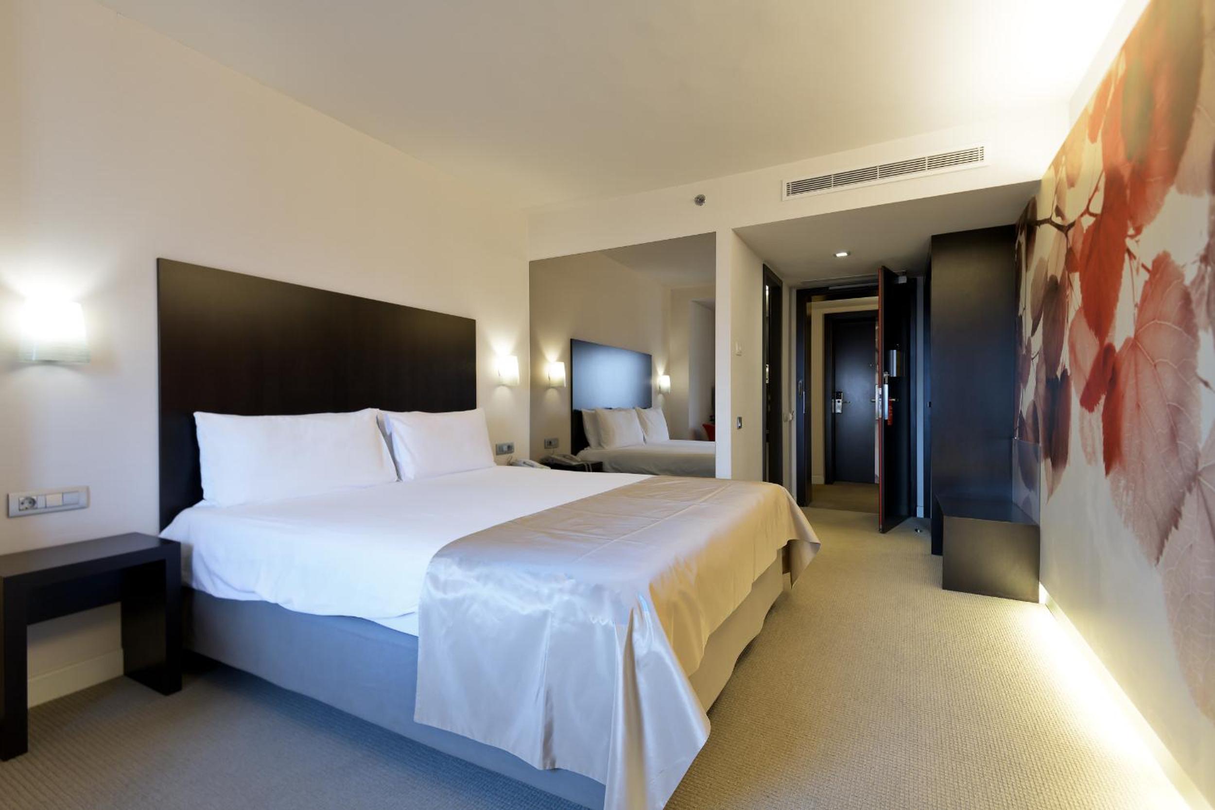 Business King Room - Non-Smoking - Photo 9