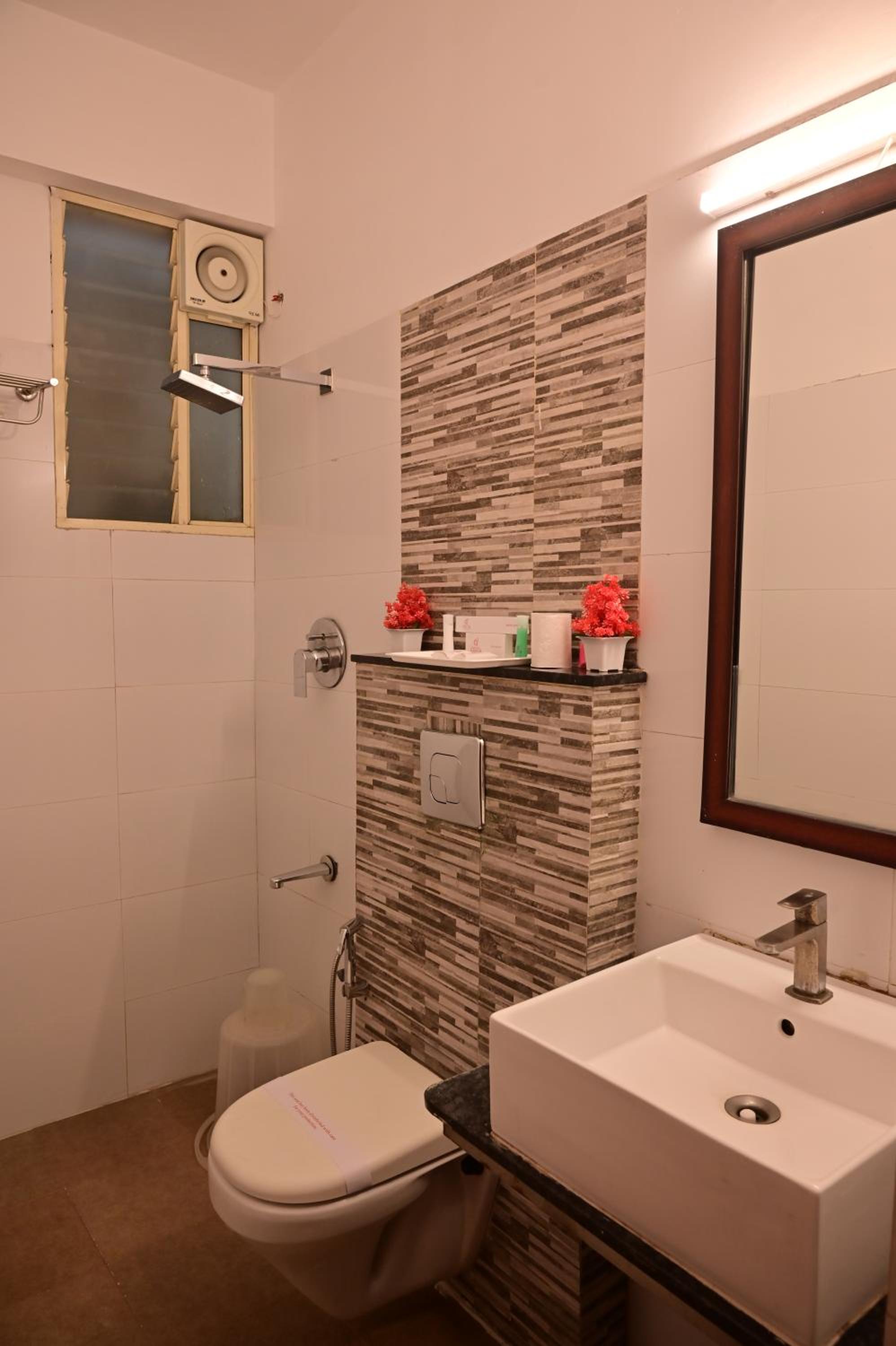 Deluxe Room - Photo 13