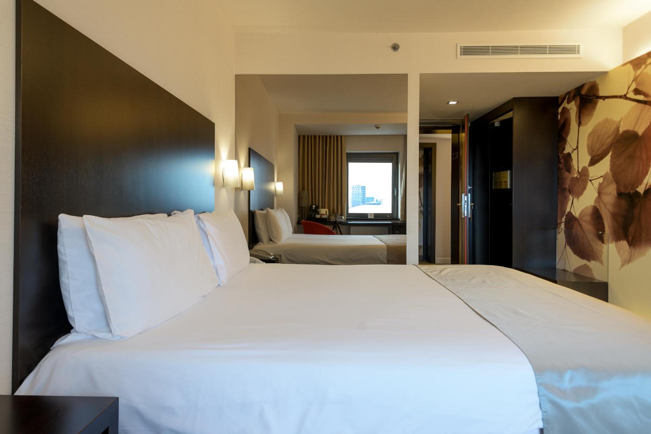 Business King Room - Non-Smoking - Photo 3