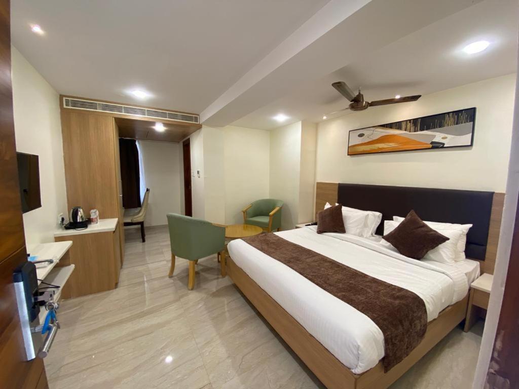 Deluxe King Room