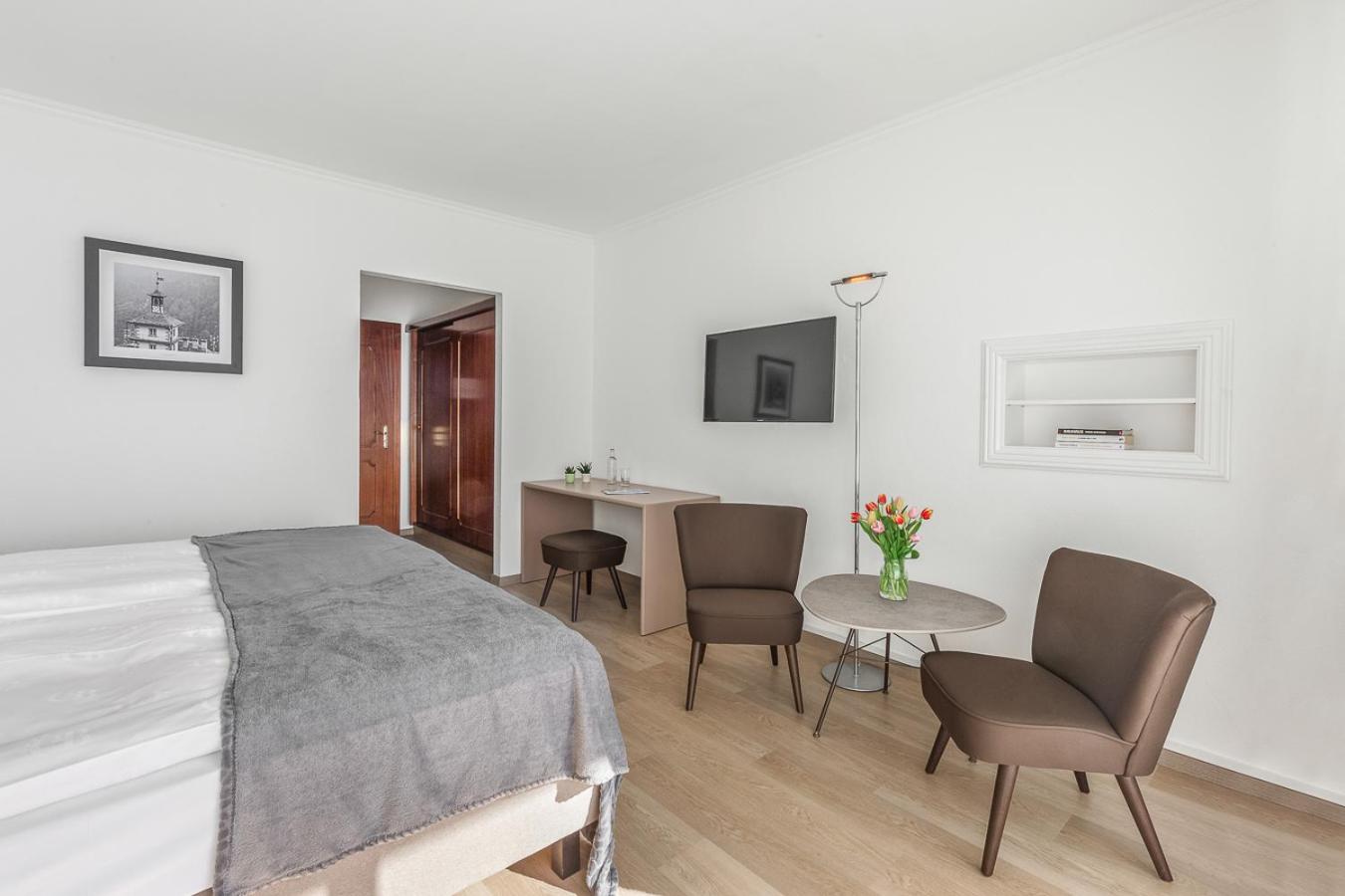 Panorama Double Room with Balcony and Lake View photo 3
