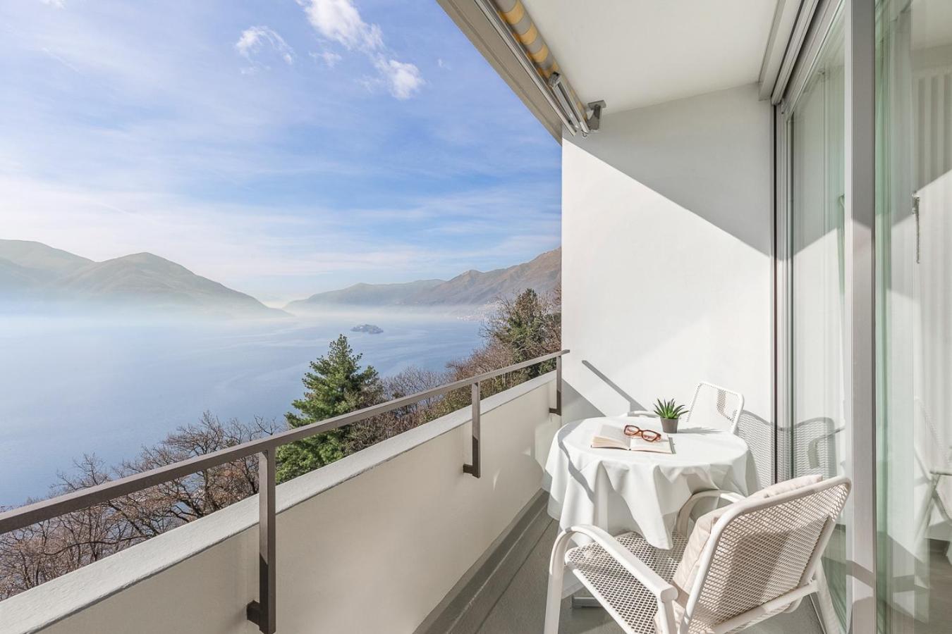 Panorama Double Room with Balcony and Lake View photo 2