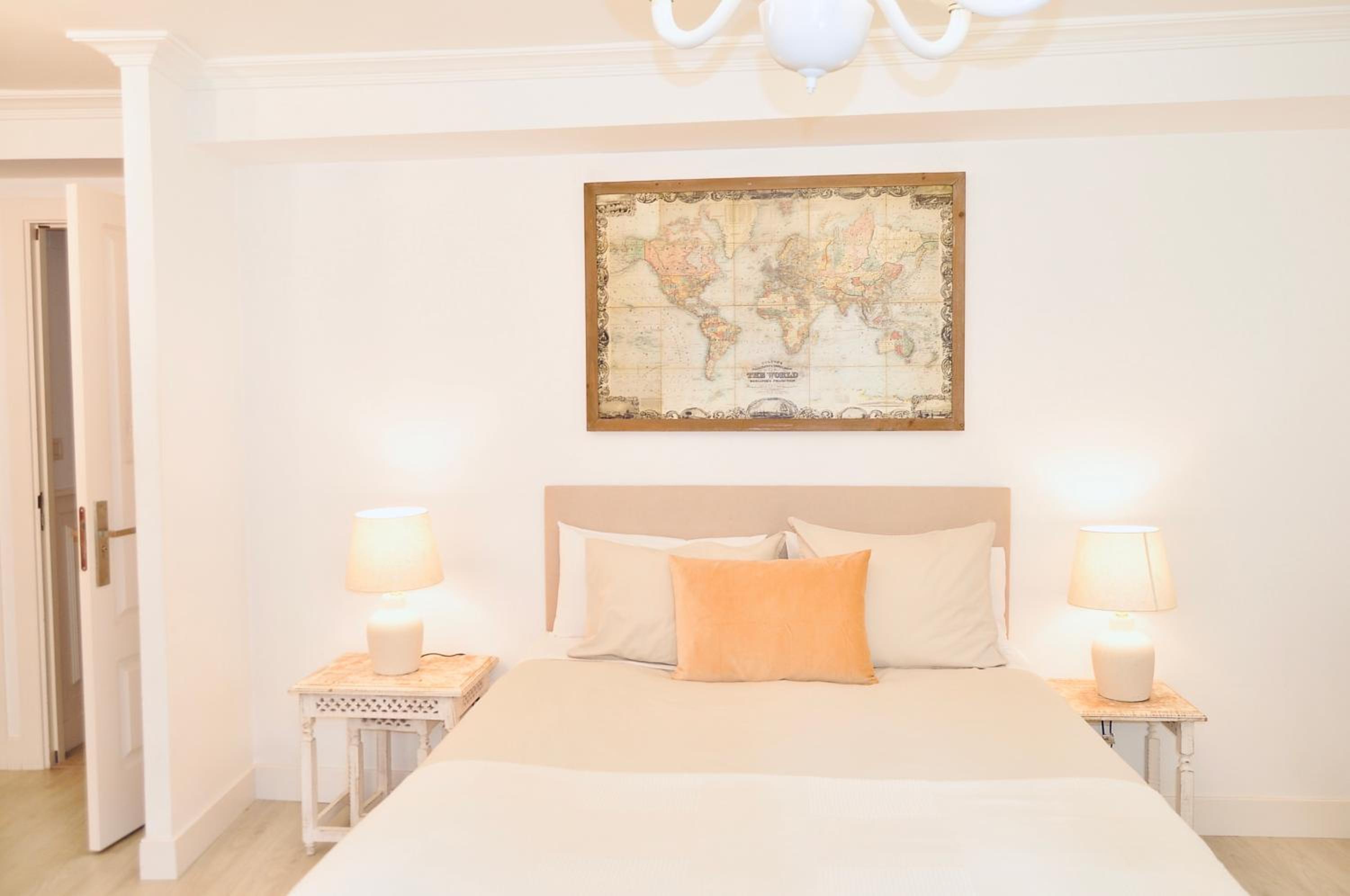 Deluxe King Suite - Photo 3