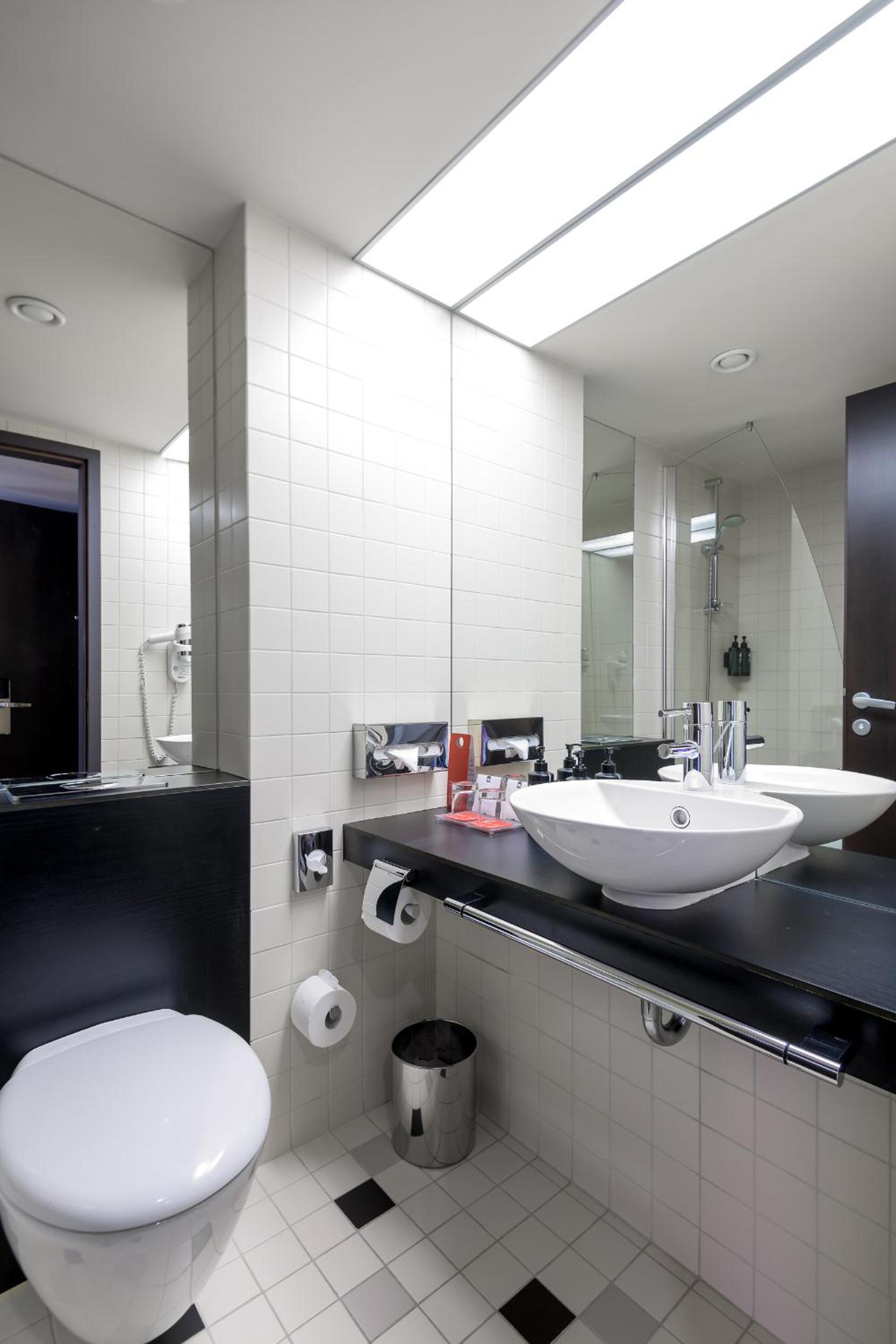 Business King Room - Non-Smoking - Photo 12