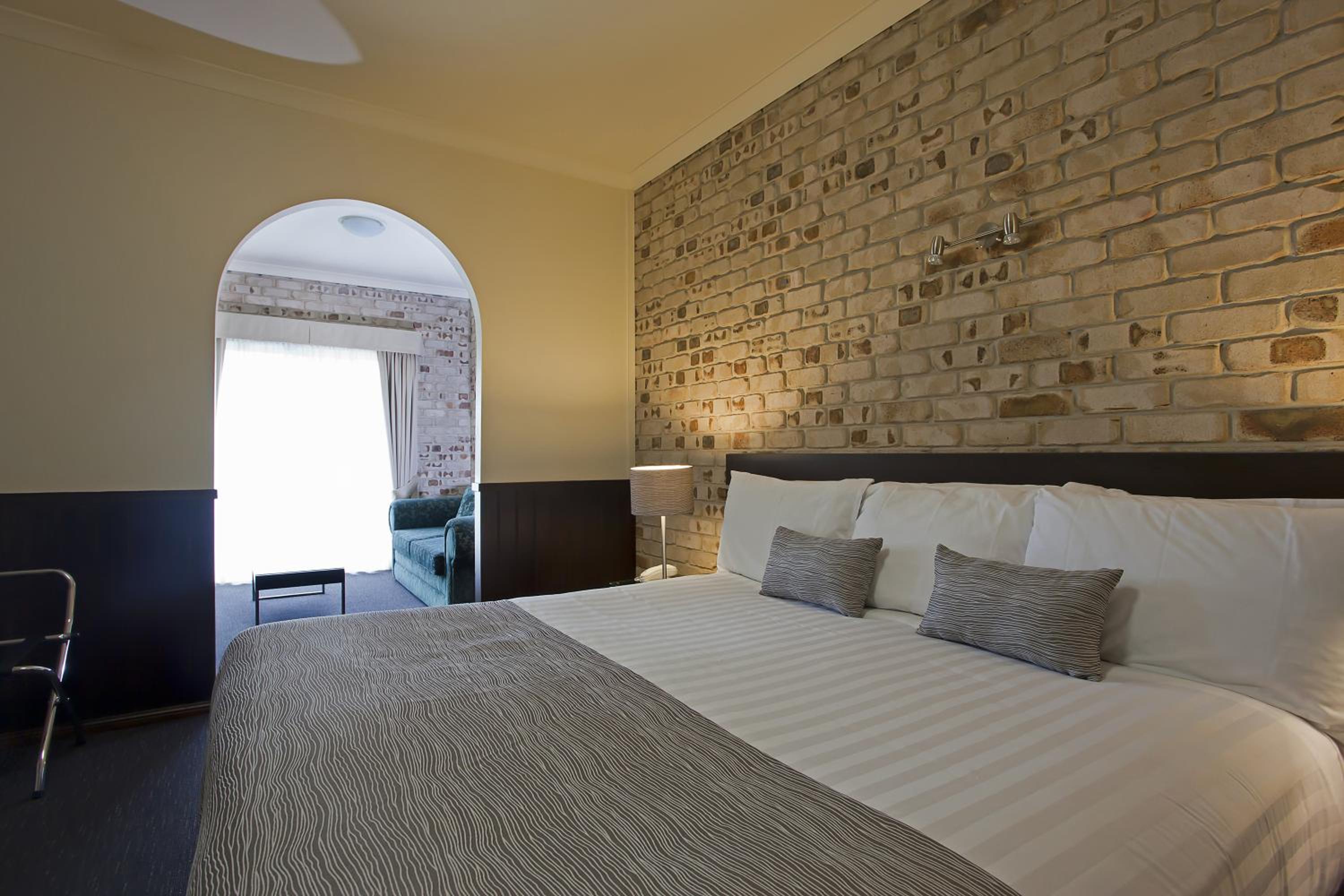 Standard Queen Room with Spa Bath