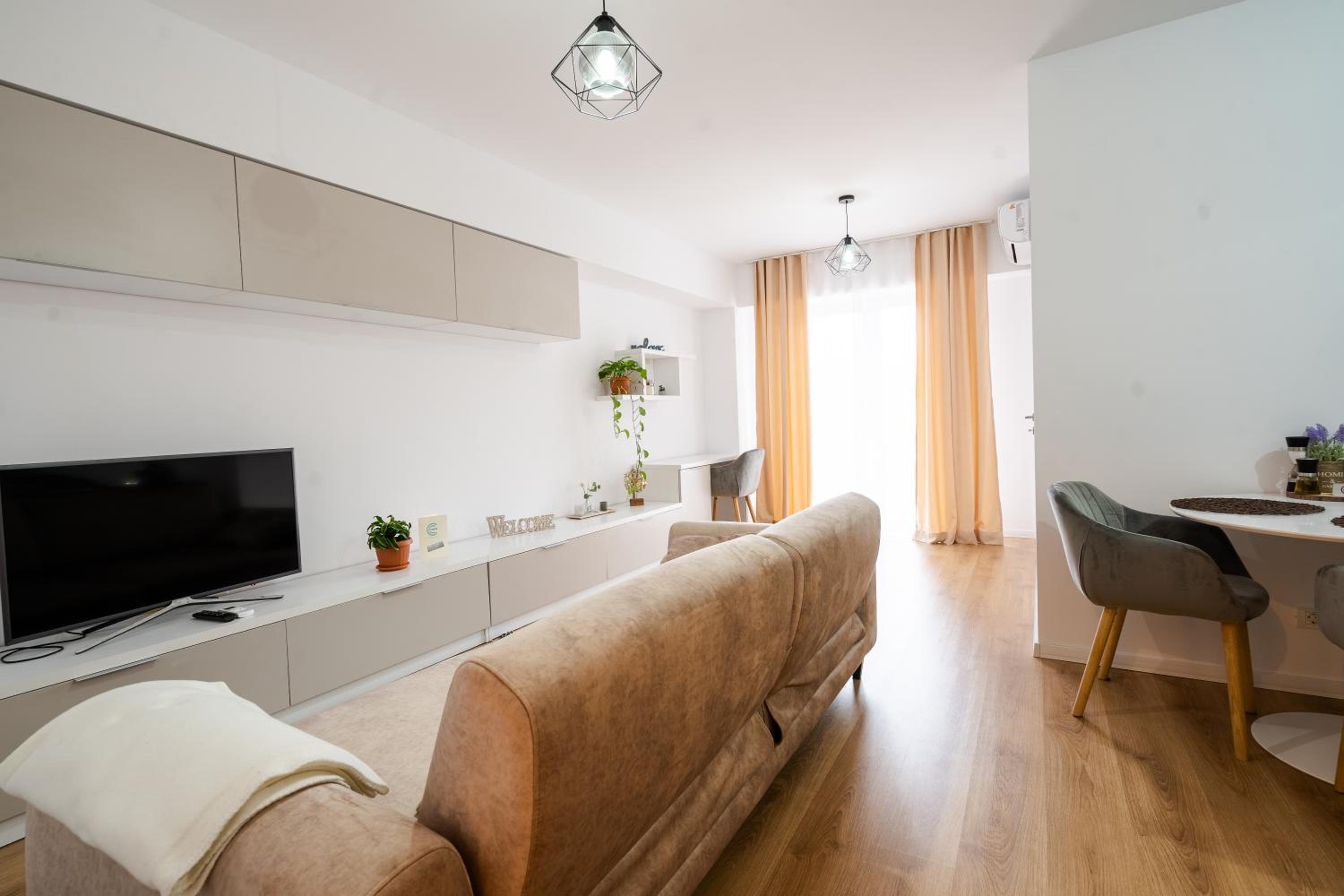 One-Bedroom Apartment photo 1