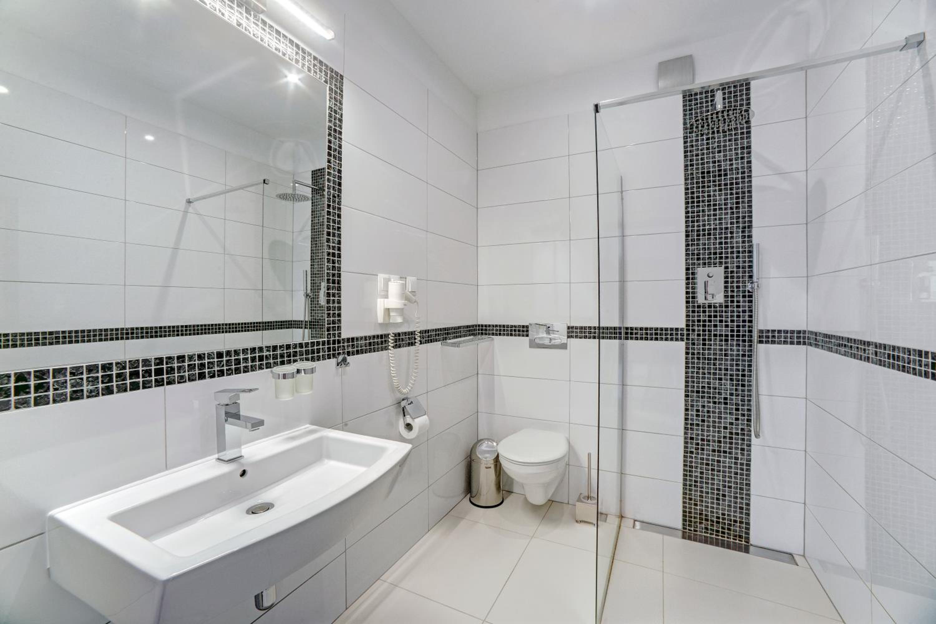 Suite with Balcony - Photo 6