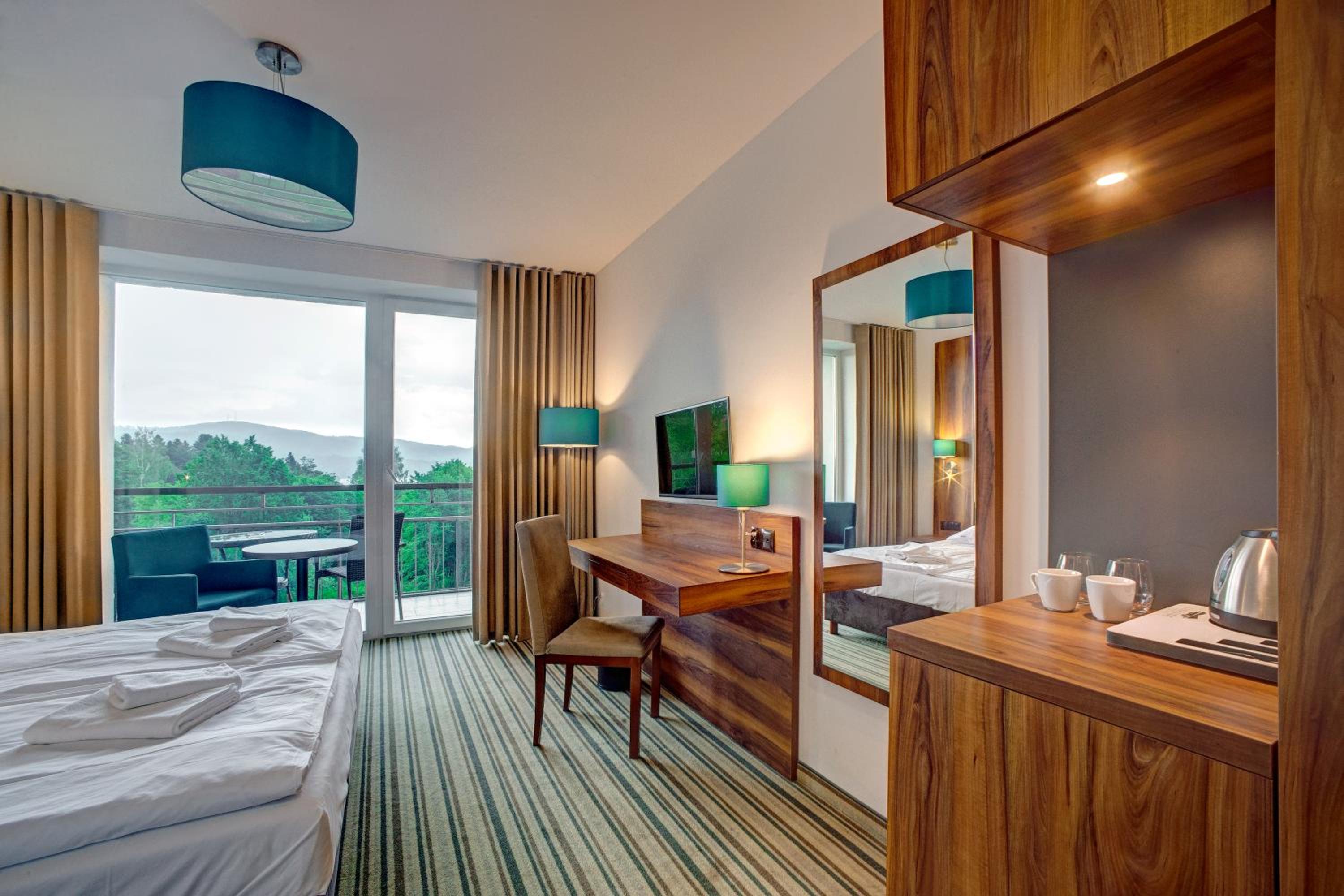 Deluxe Double Room with Balcony - Photo 5