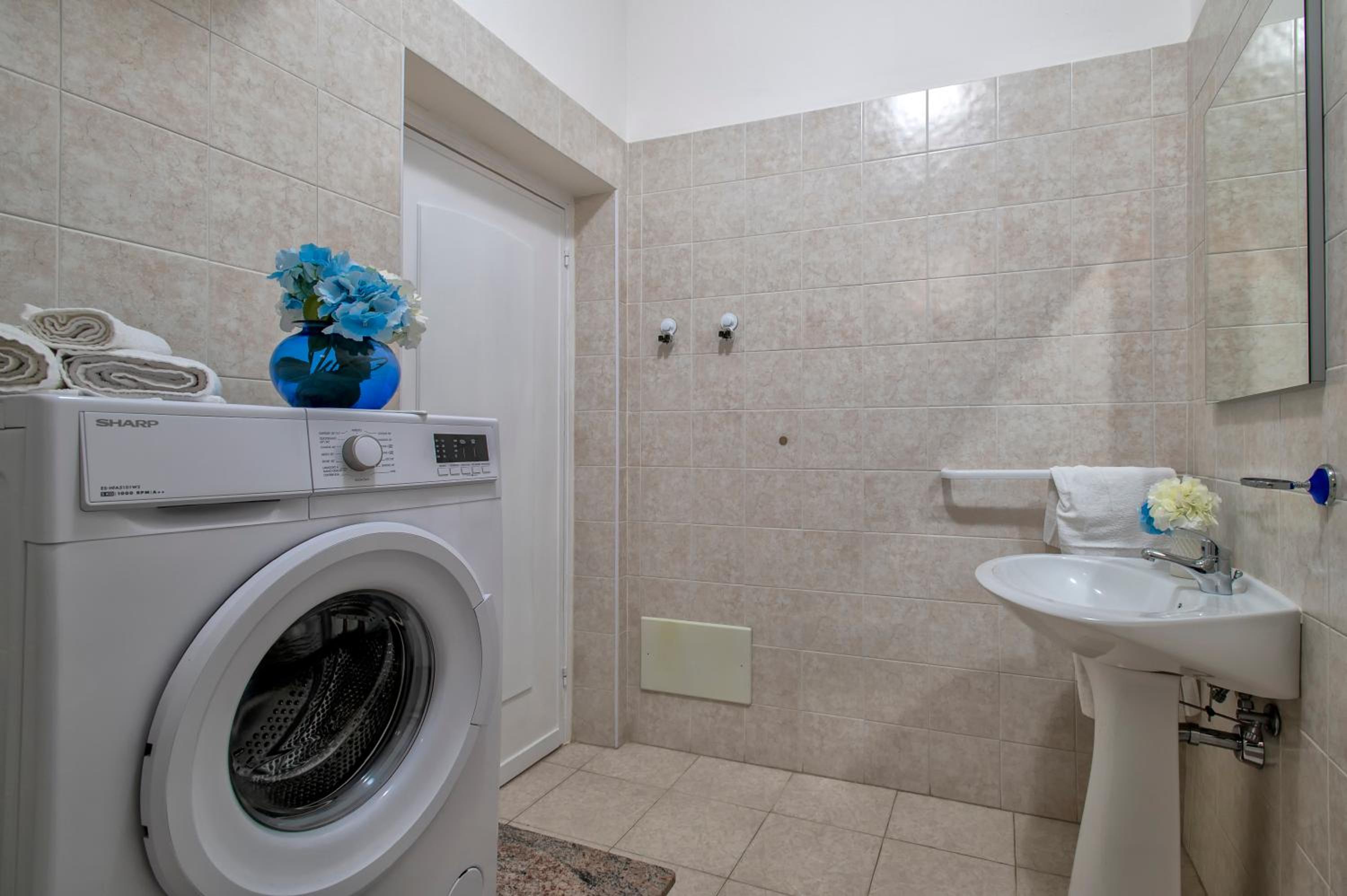 Large One-Bedroom Apartment - 1st Floor - Photo 11