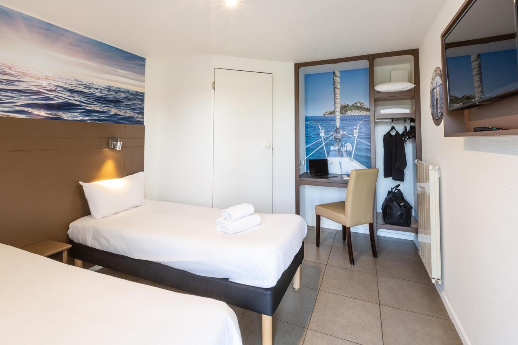 Twin Room - Photo 2