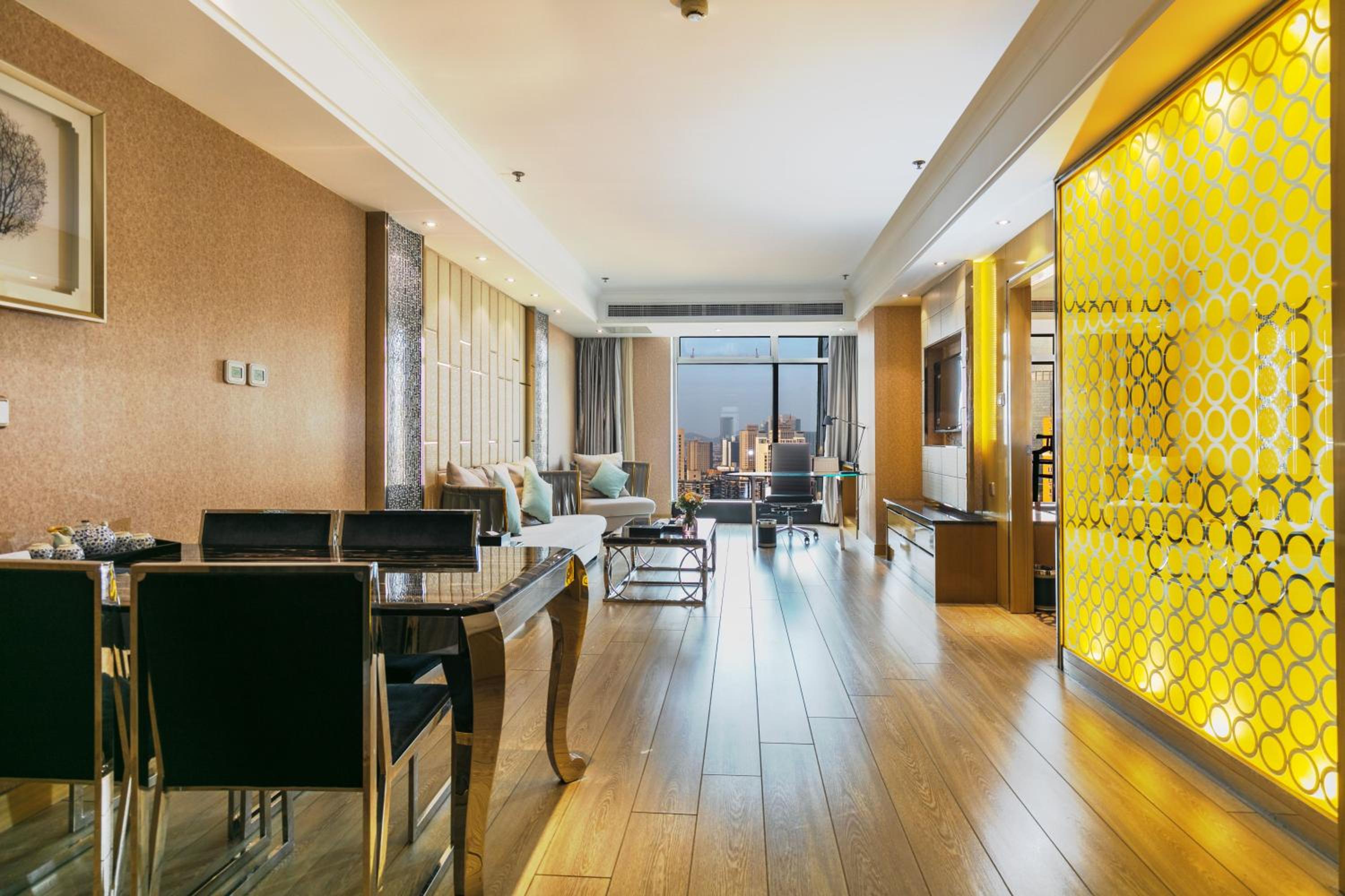 Lijia One King Room Suite - Photo 2