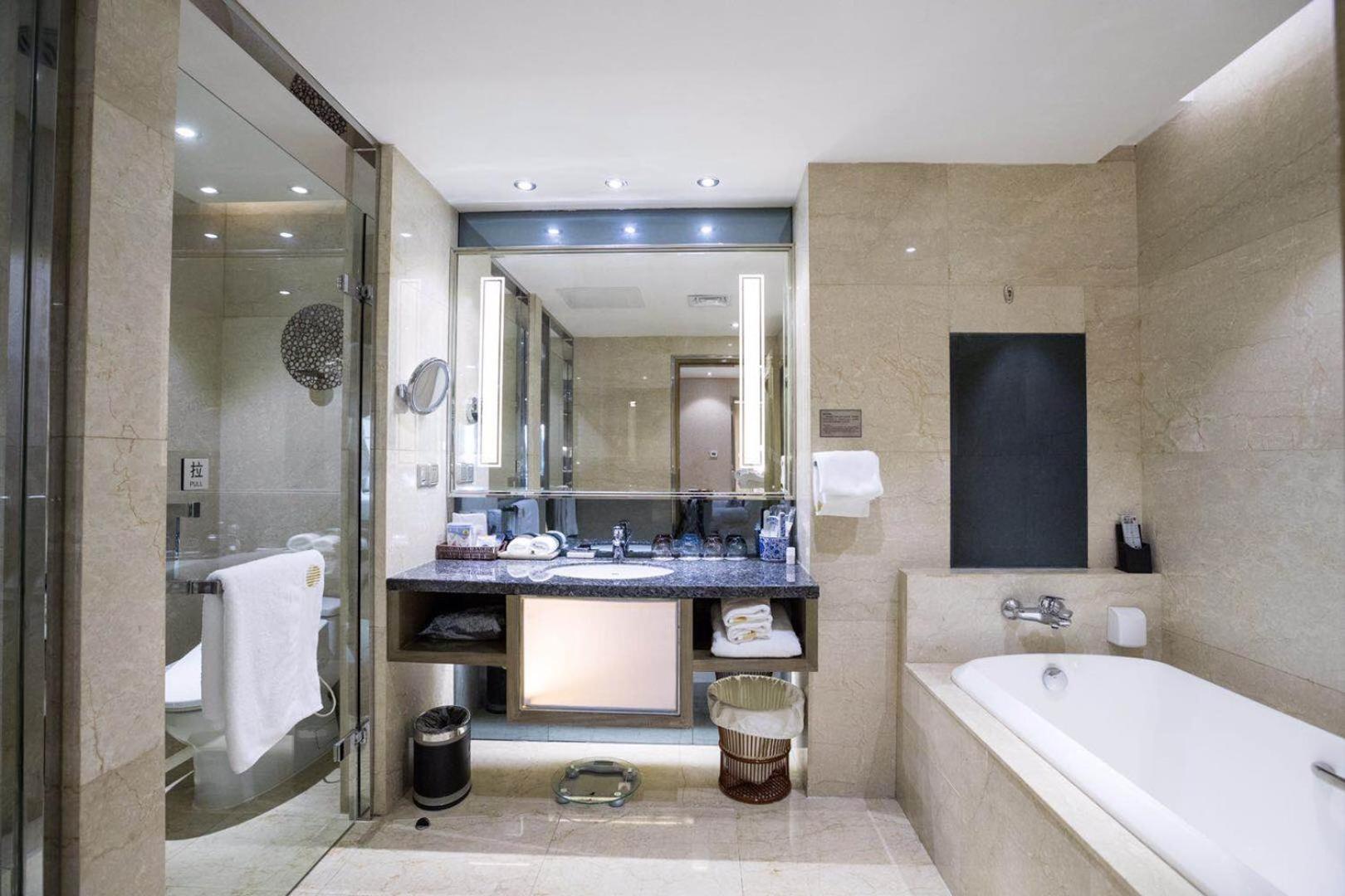 Lijia Twin Bed Suite - Photo 18
