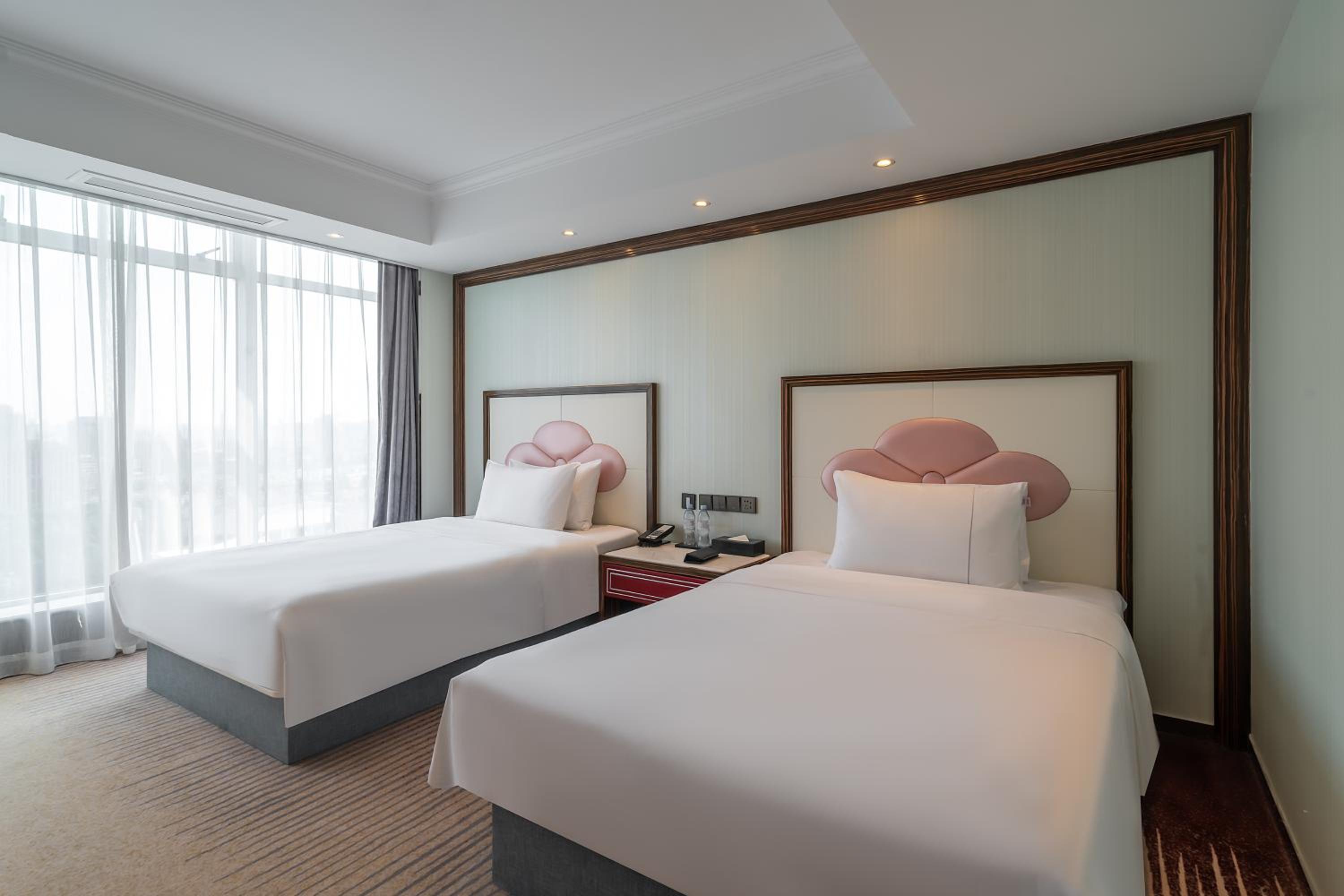 Lijia Twin Bed Suite - Photo 10