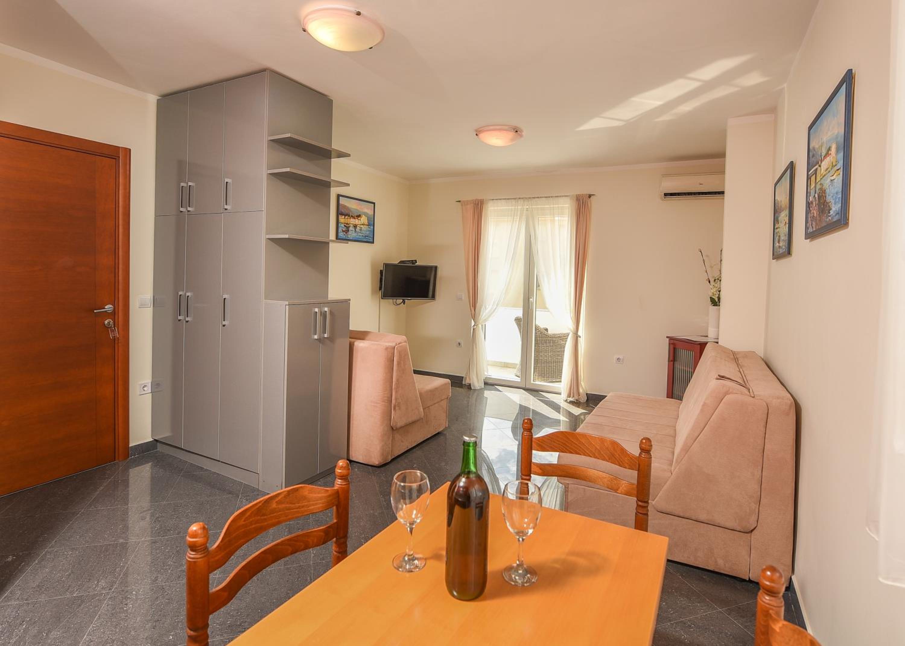Studio Apartment