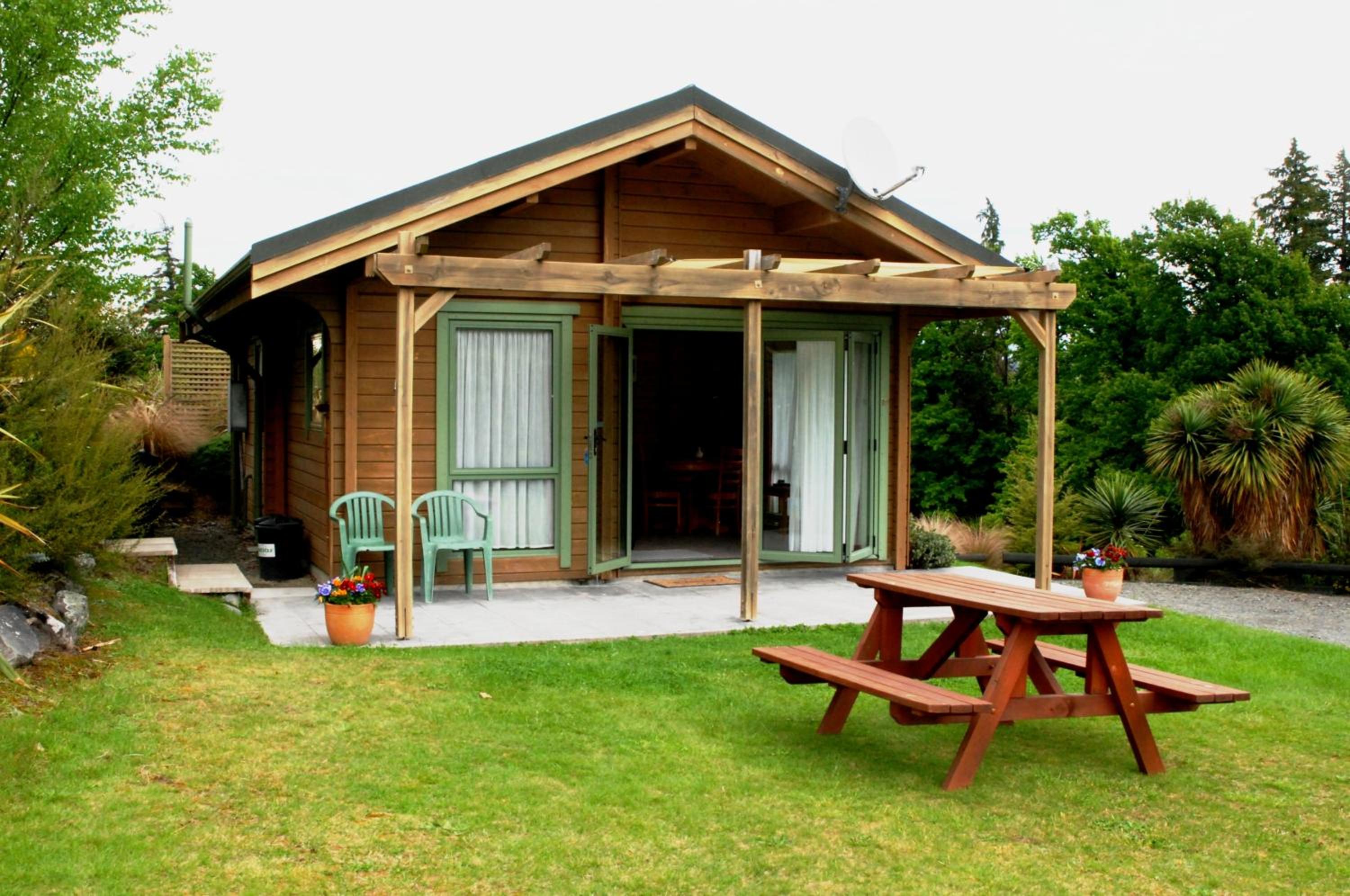 One-Bedroom Queen Chalet with Spa Bath - Photo 2