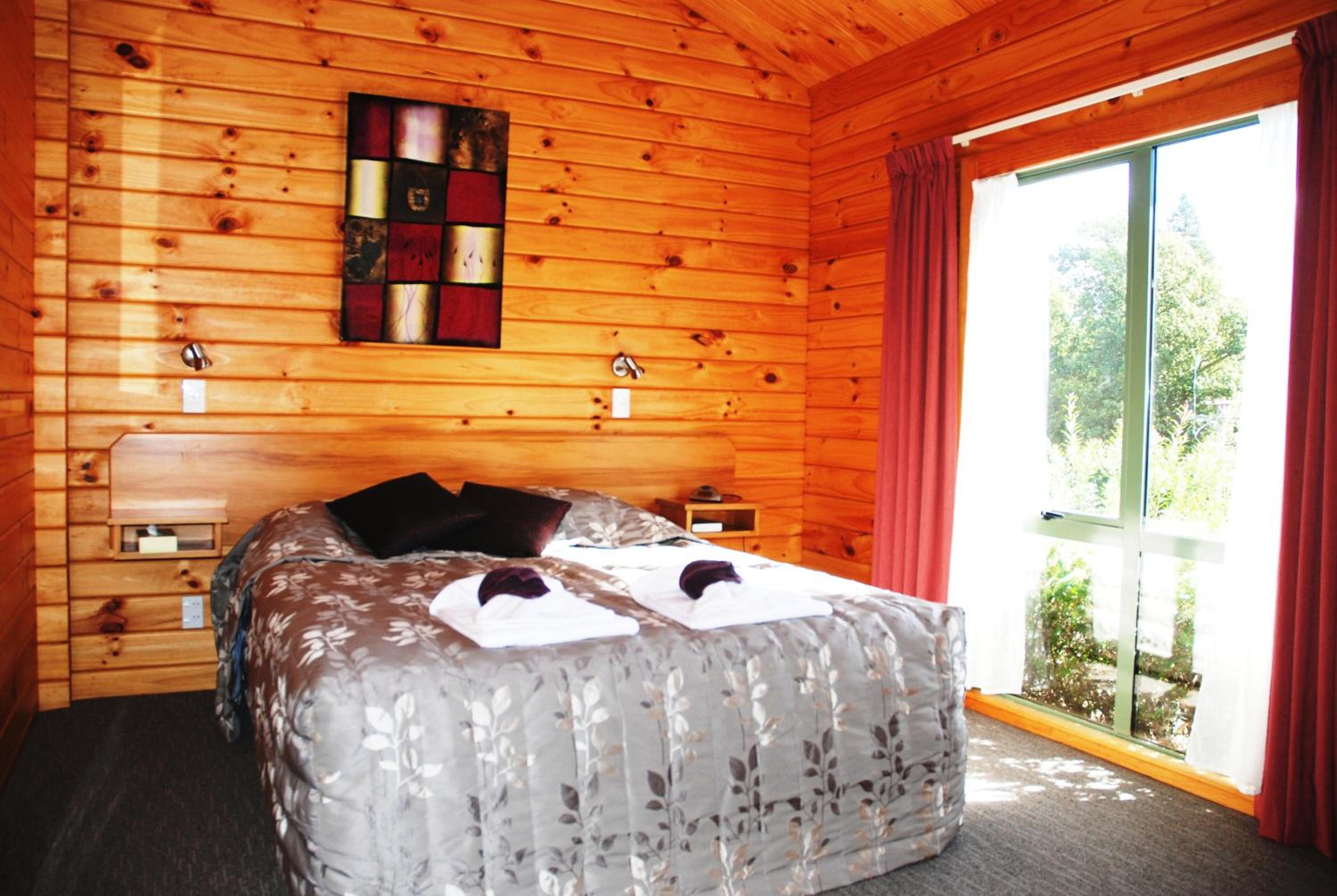 One-Bedroom Queen Chalet with Spa Bath - Photo 1