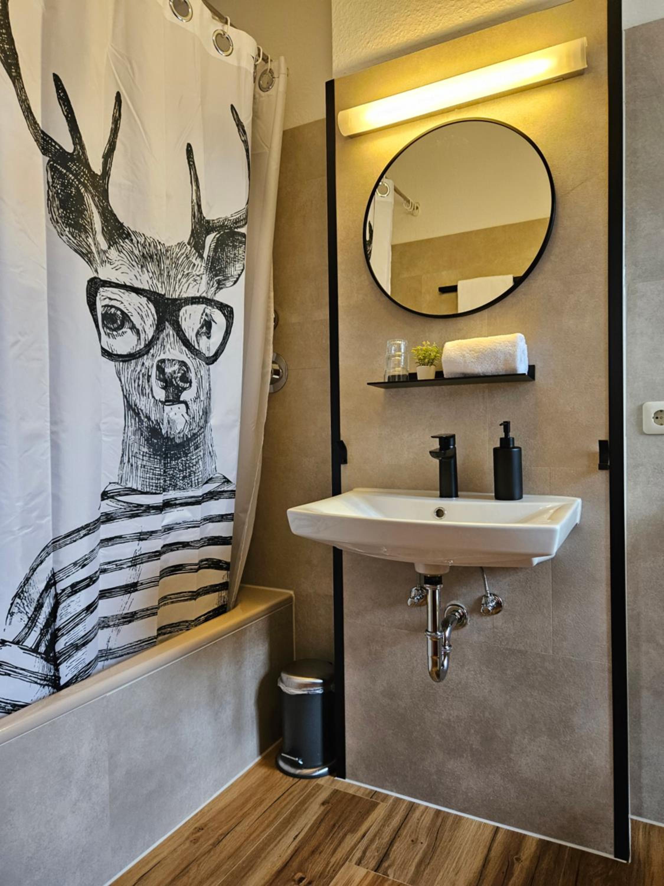 Large Double Room - Photo 8