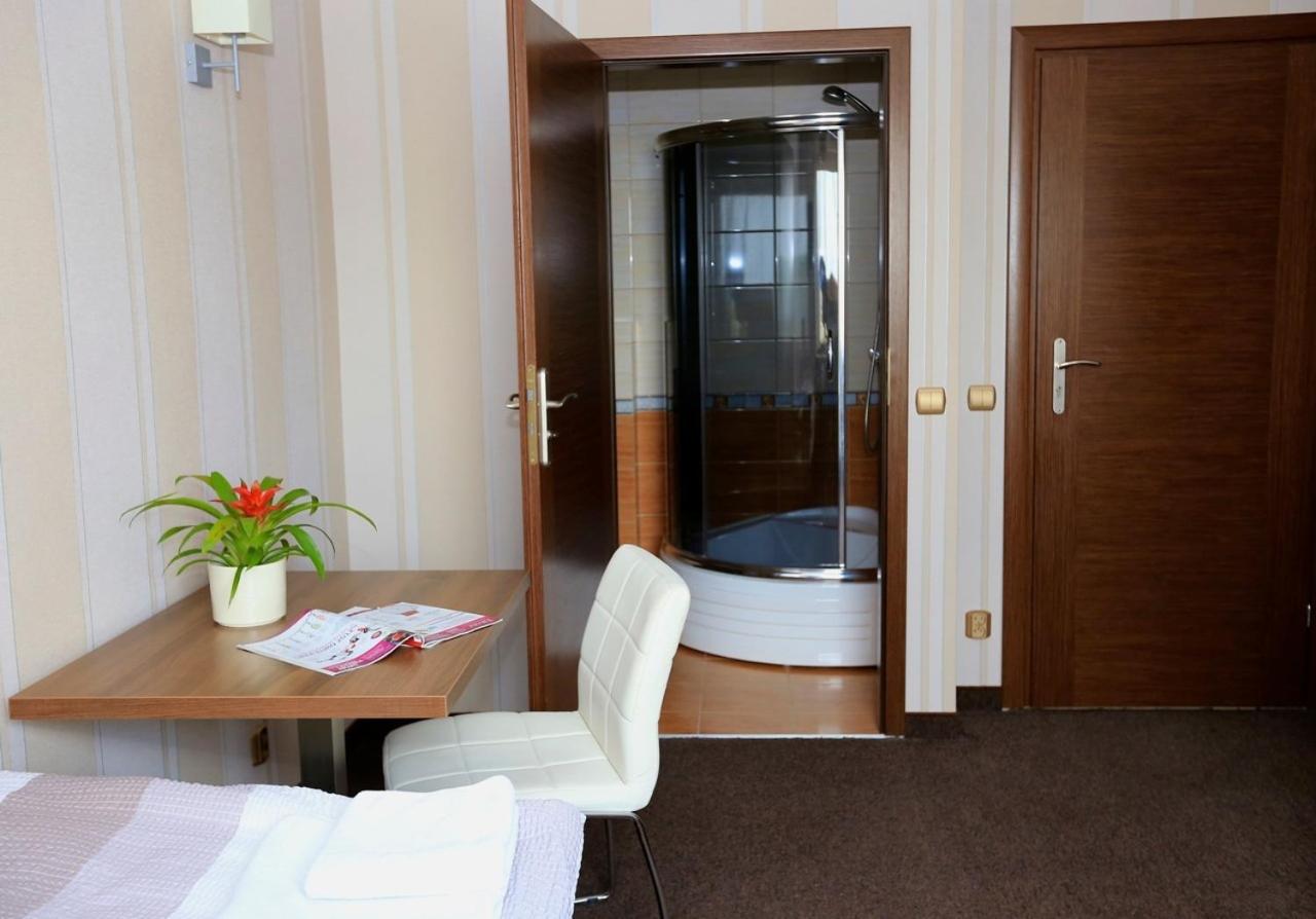 Standard Twin Room photo 2