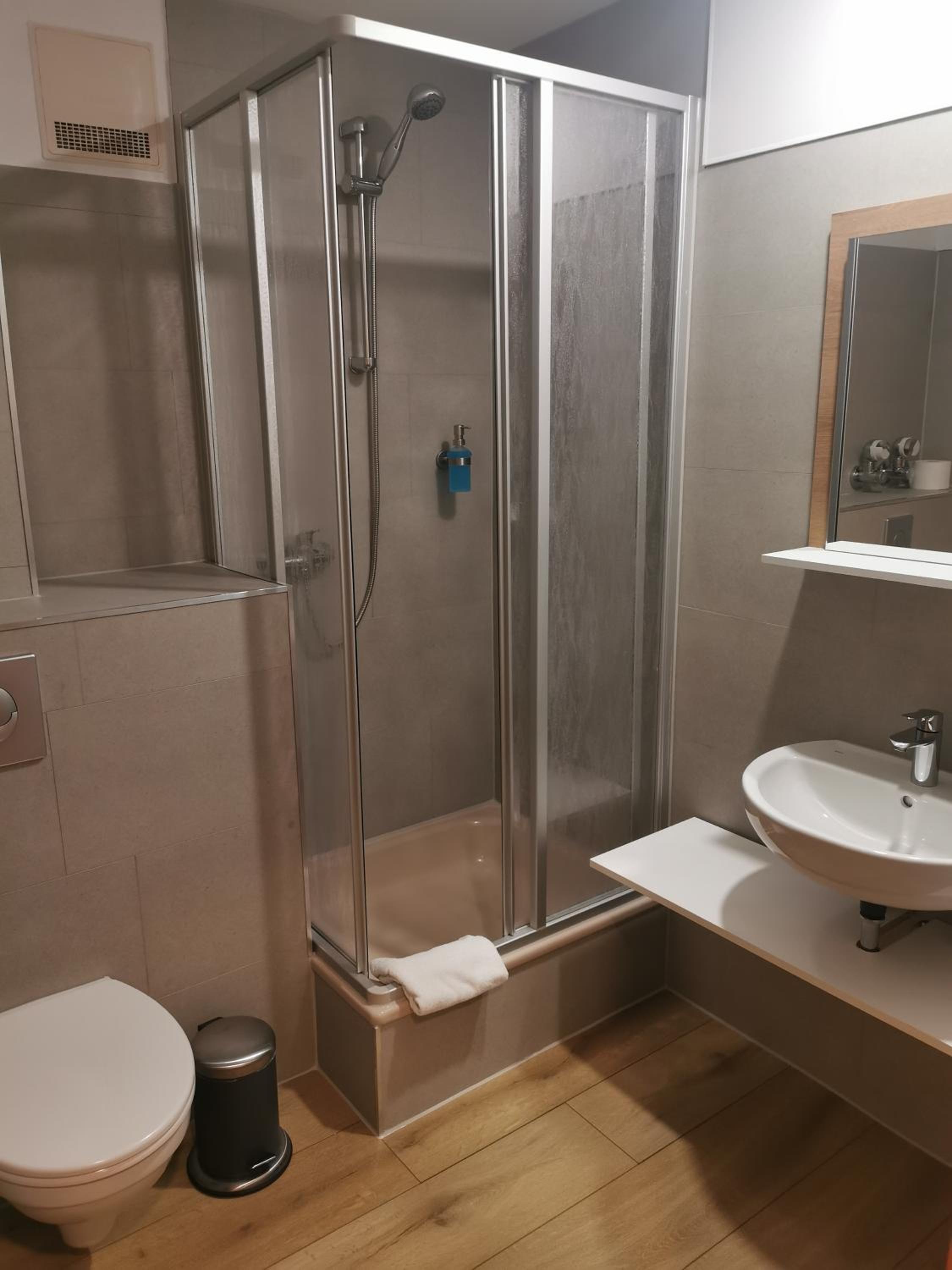Standard Double Room - Photo 18