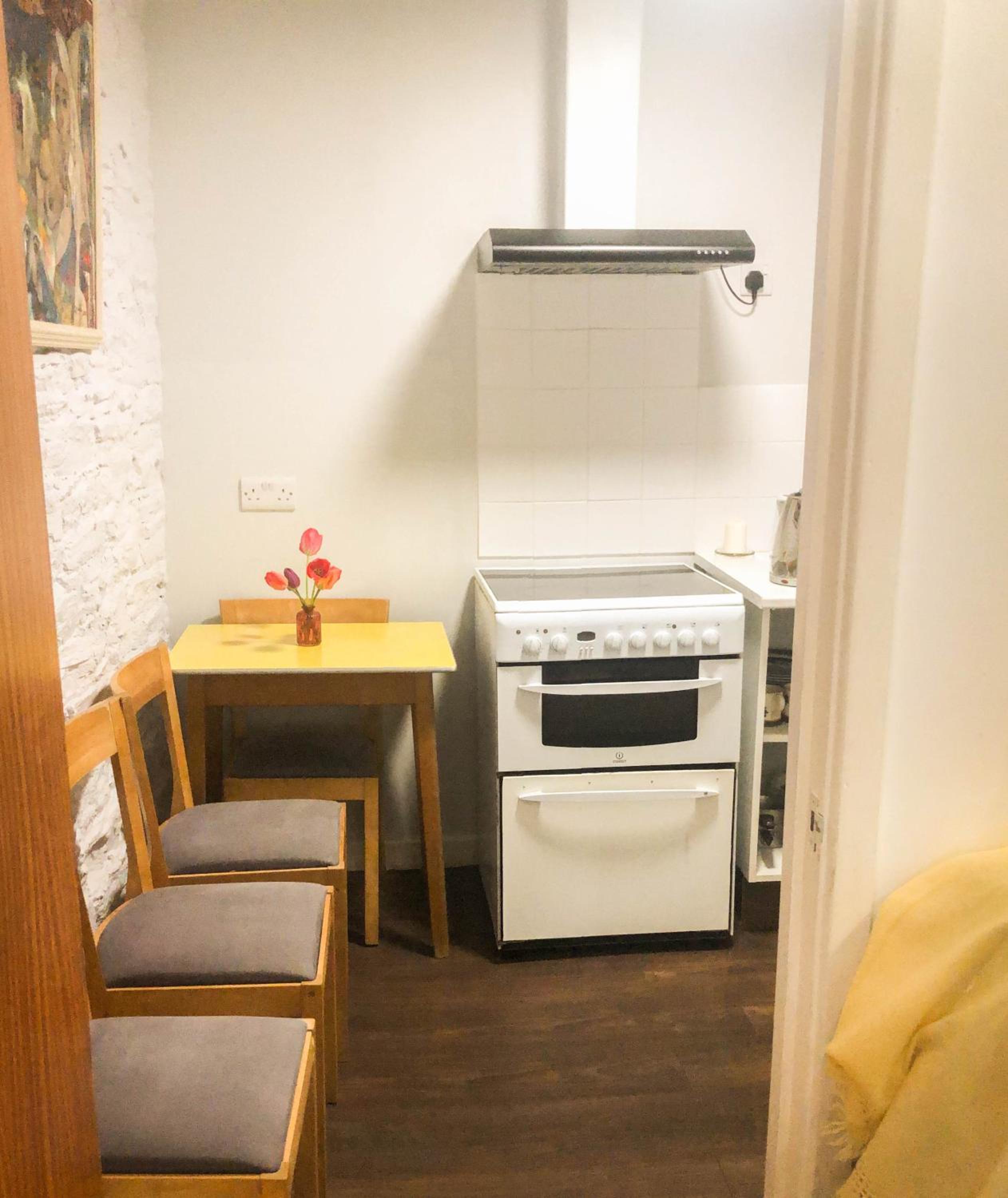 One-Bedroom Apartment photo 2