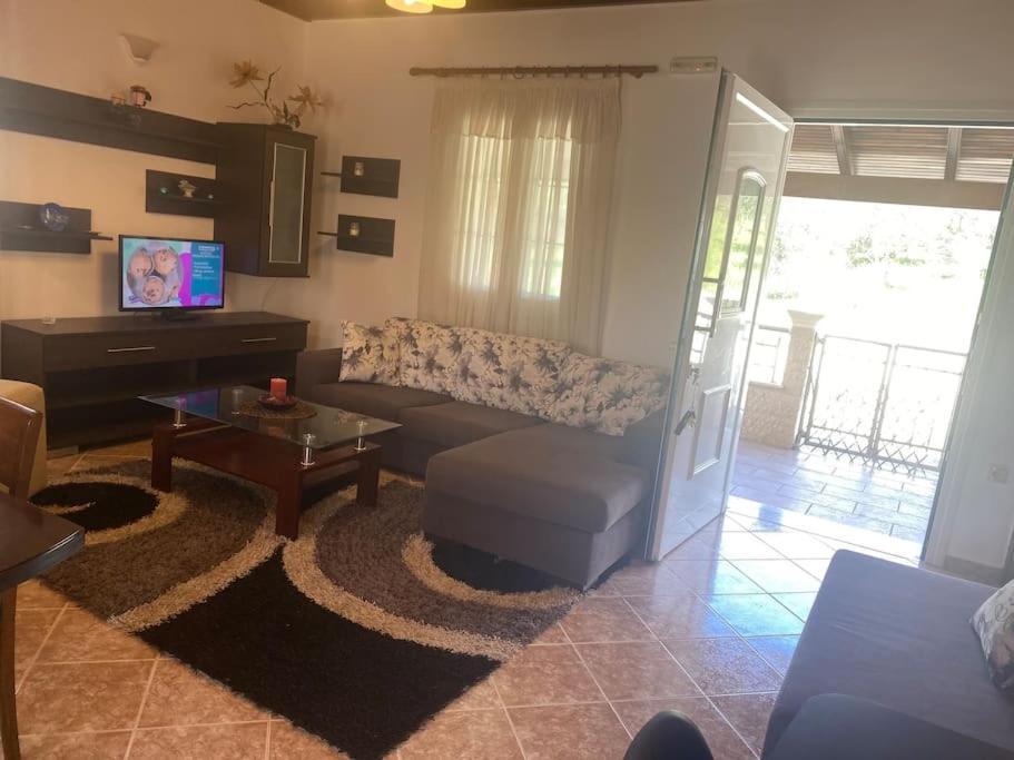 Three-Bedroom Vacation Home  photo 2