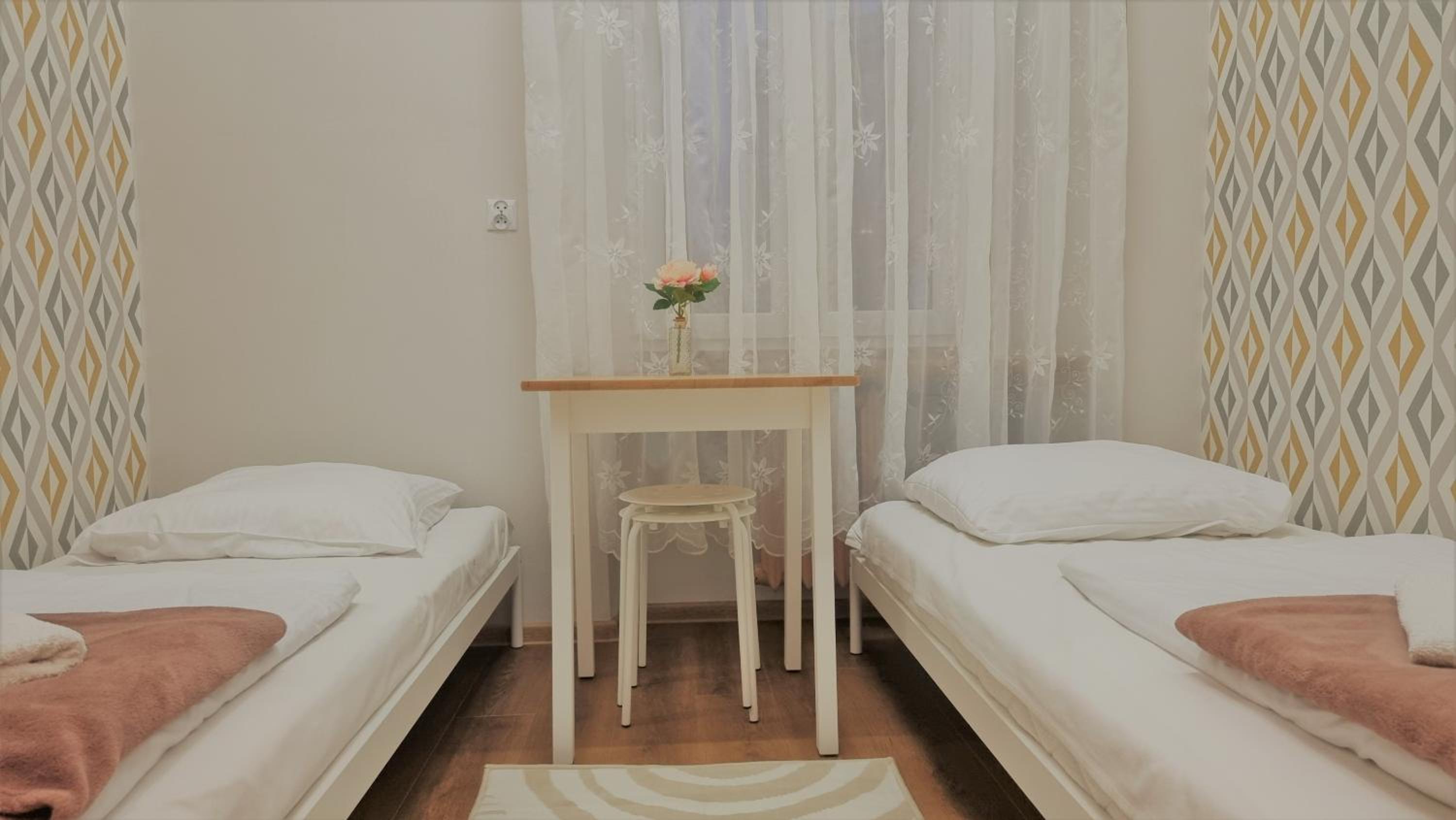 Twin Room - Photo 12