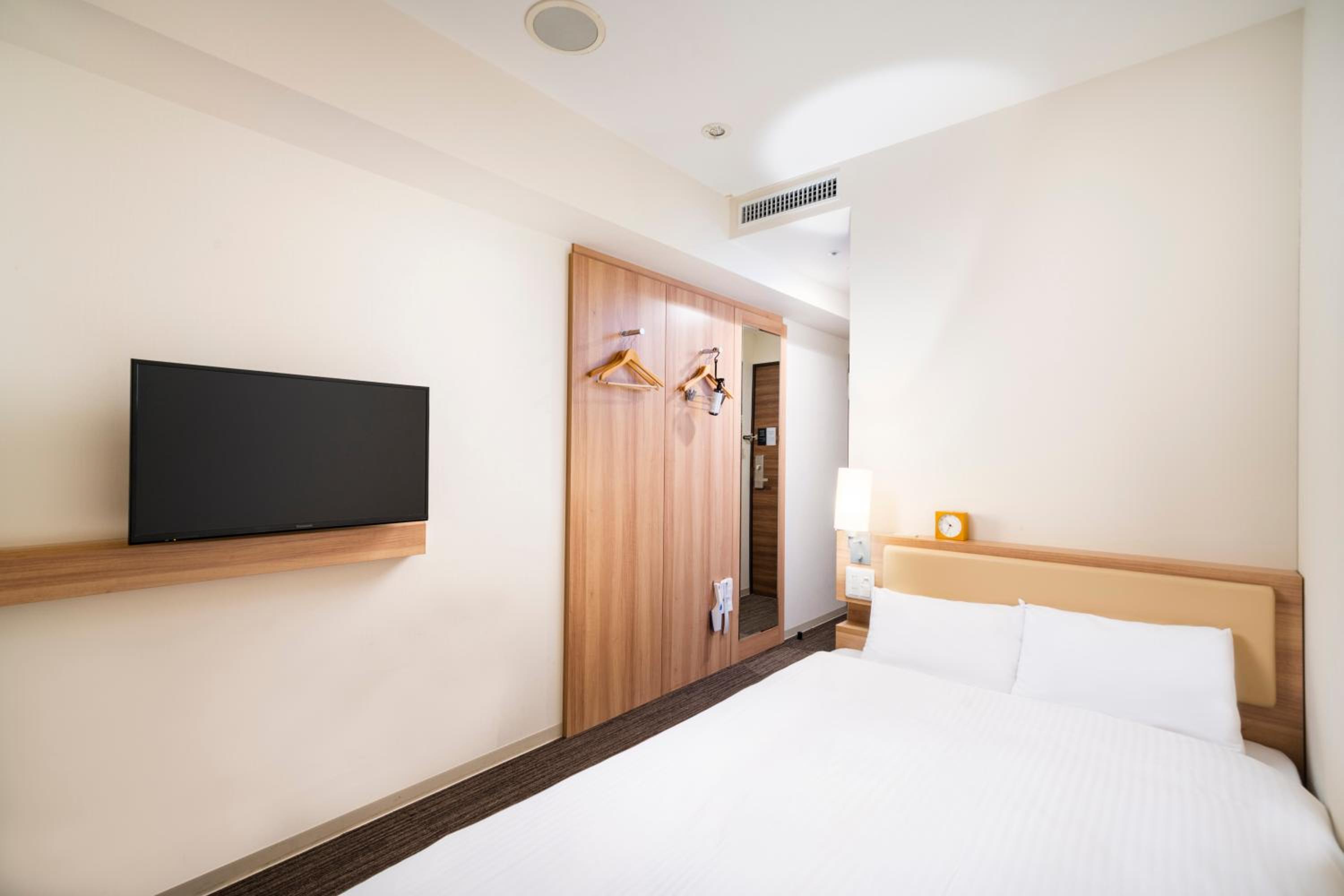 Double Room with Small Double Bed - Non-Smoking - Photo 4