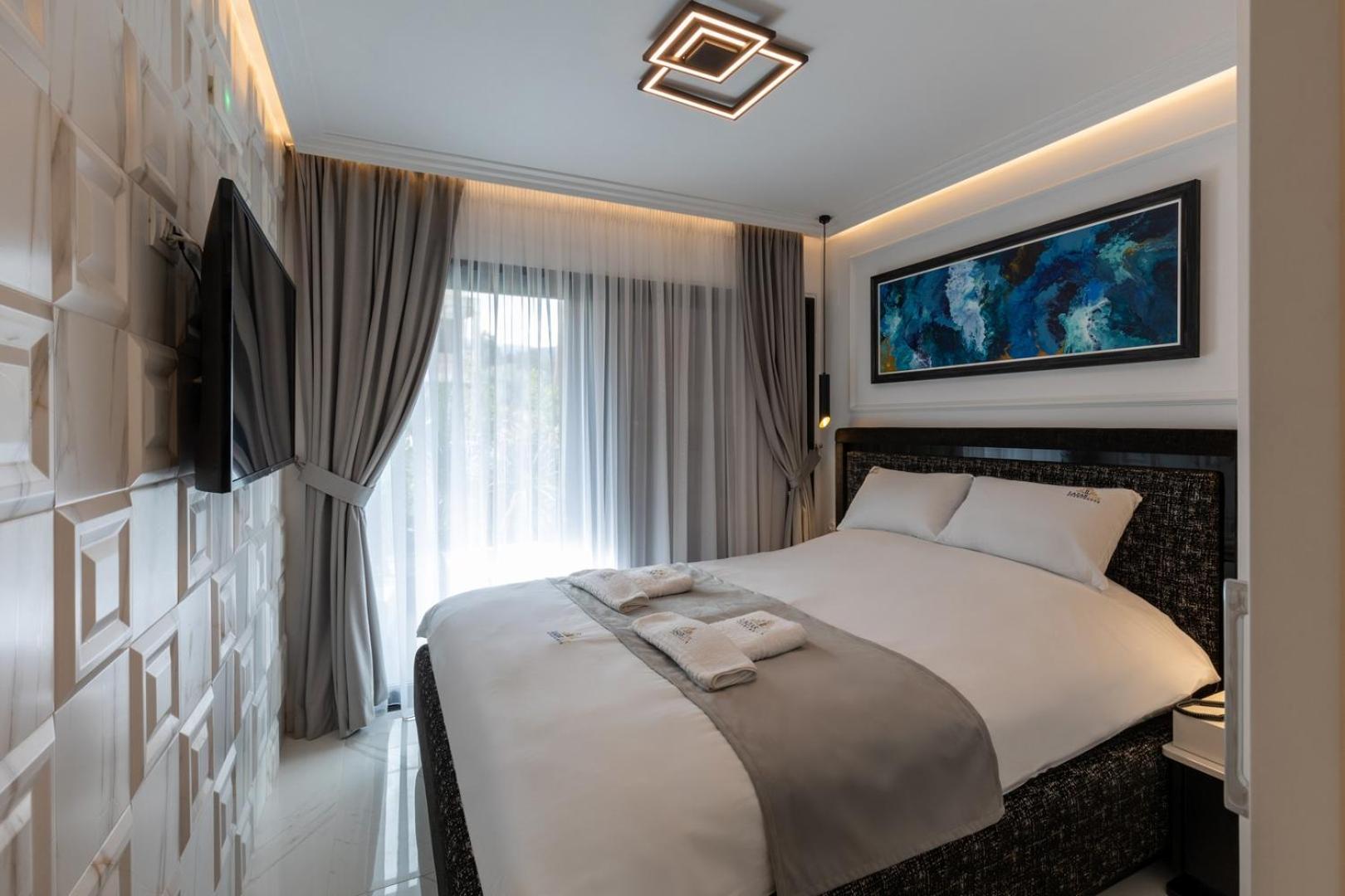 Two Bedroom Suite with Mountain View or Pool View - Photo 1