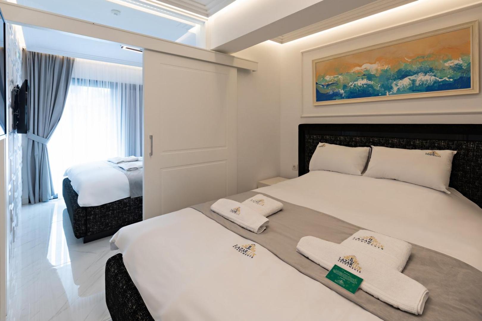Two Bedroom Suite with Mountain View or Pool View - Photo 5