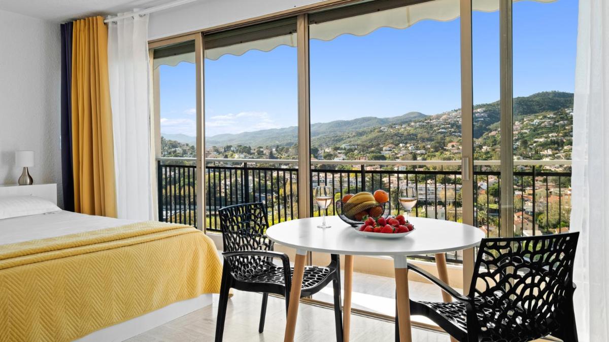 Studio with Mountain View (2 Adults)