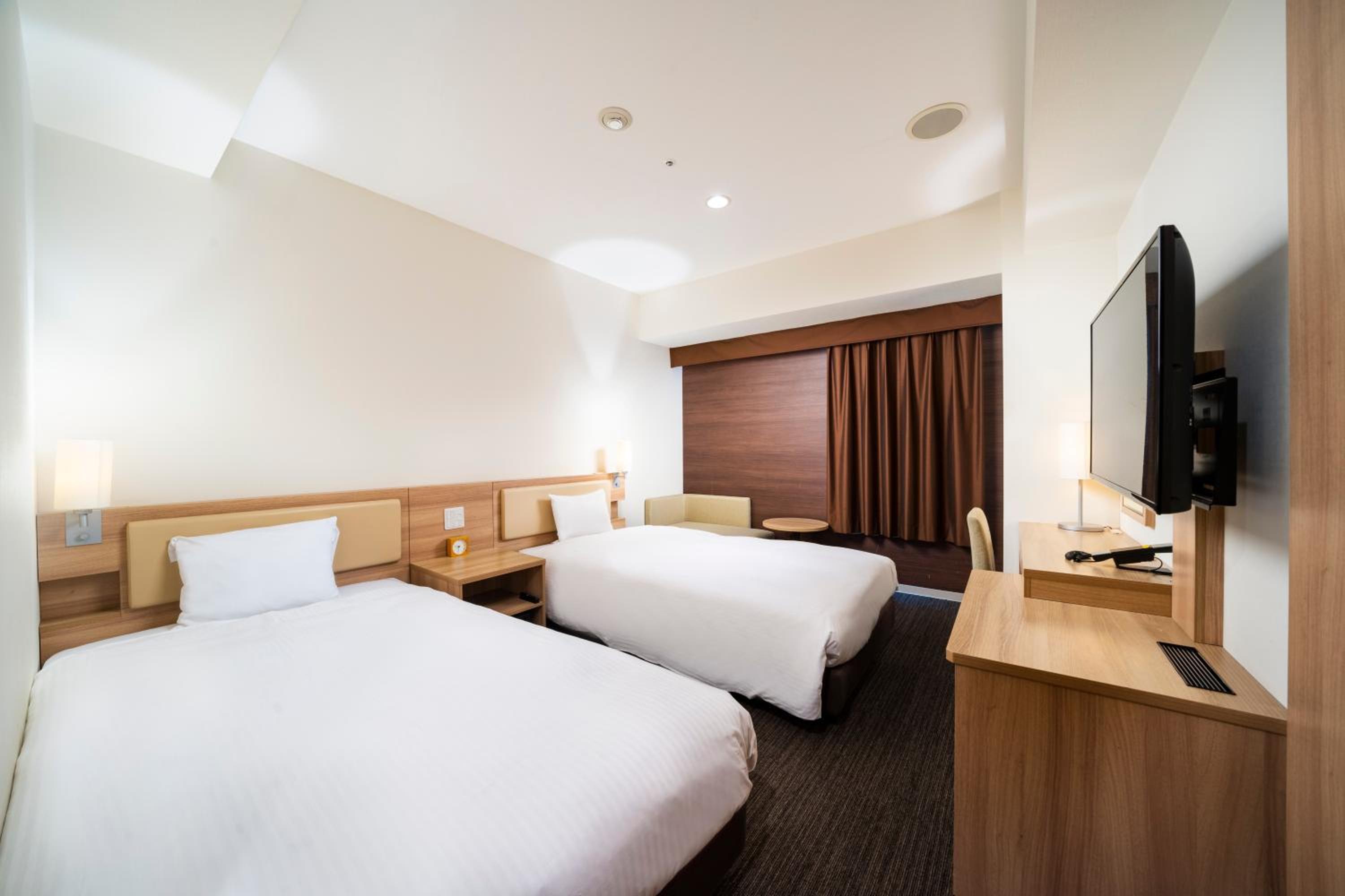 Twin Room - Non-Smoking - Photo 4
