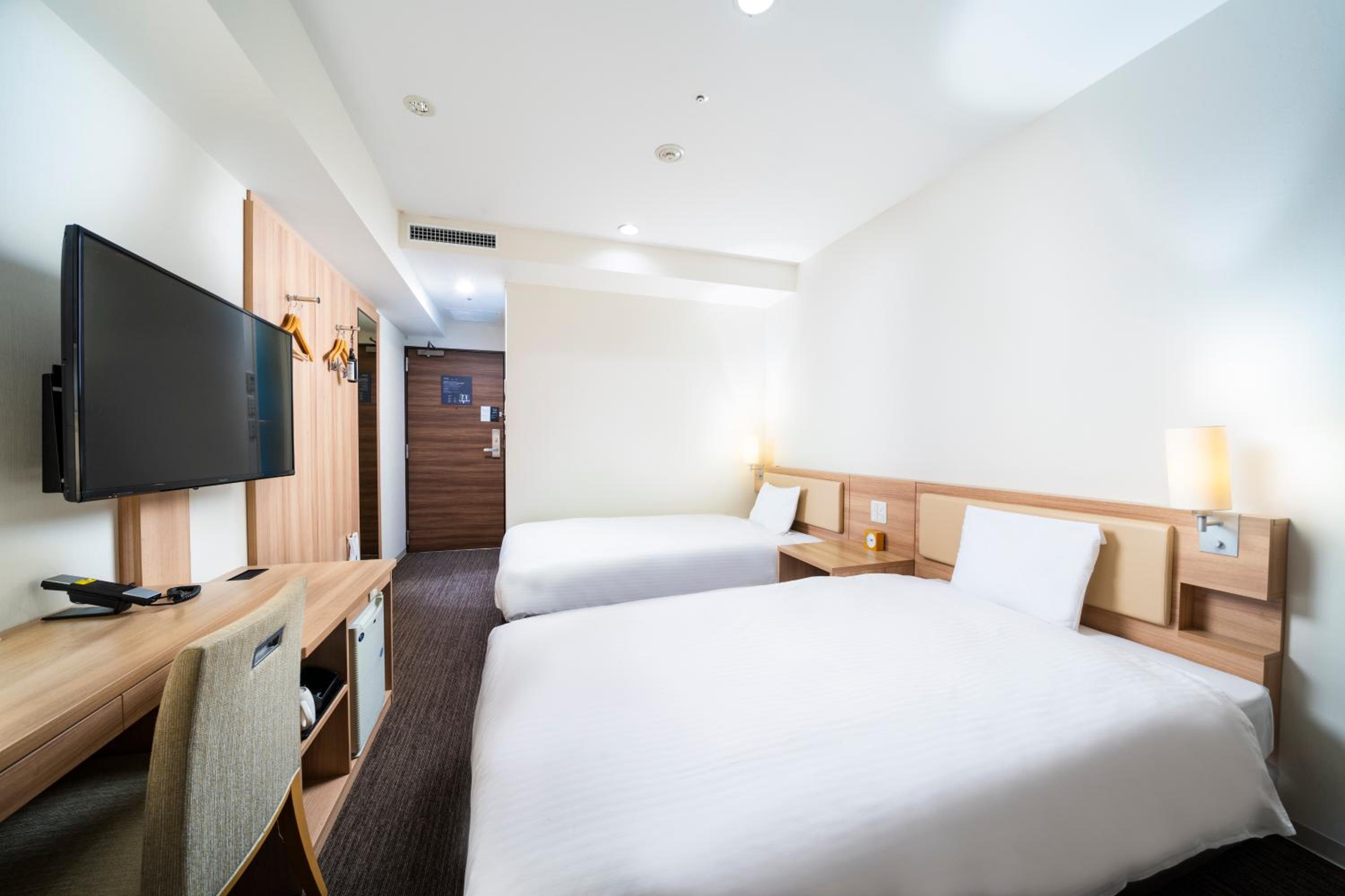 Twin Room - Non-Smoking - Photo 6