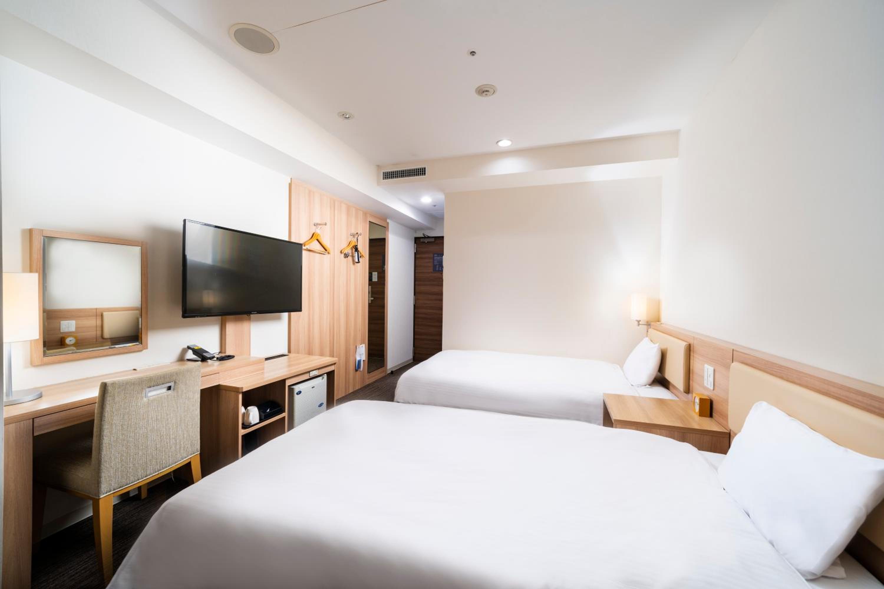 Twin Room - Non-Smoking - Photo 7