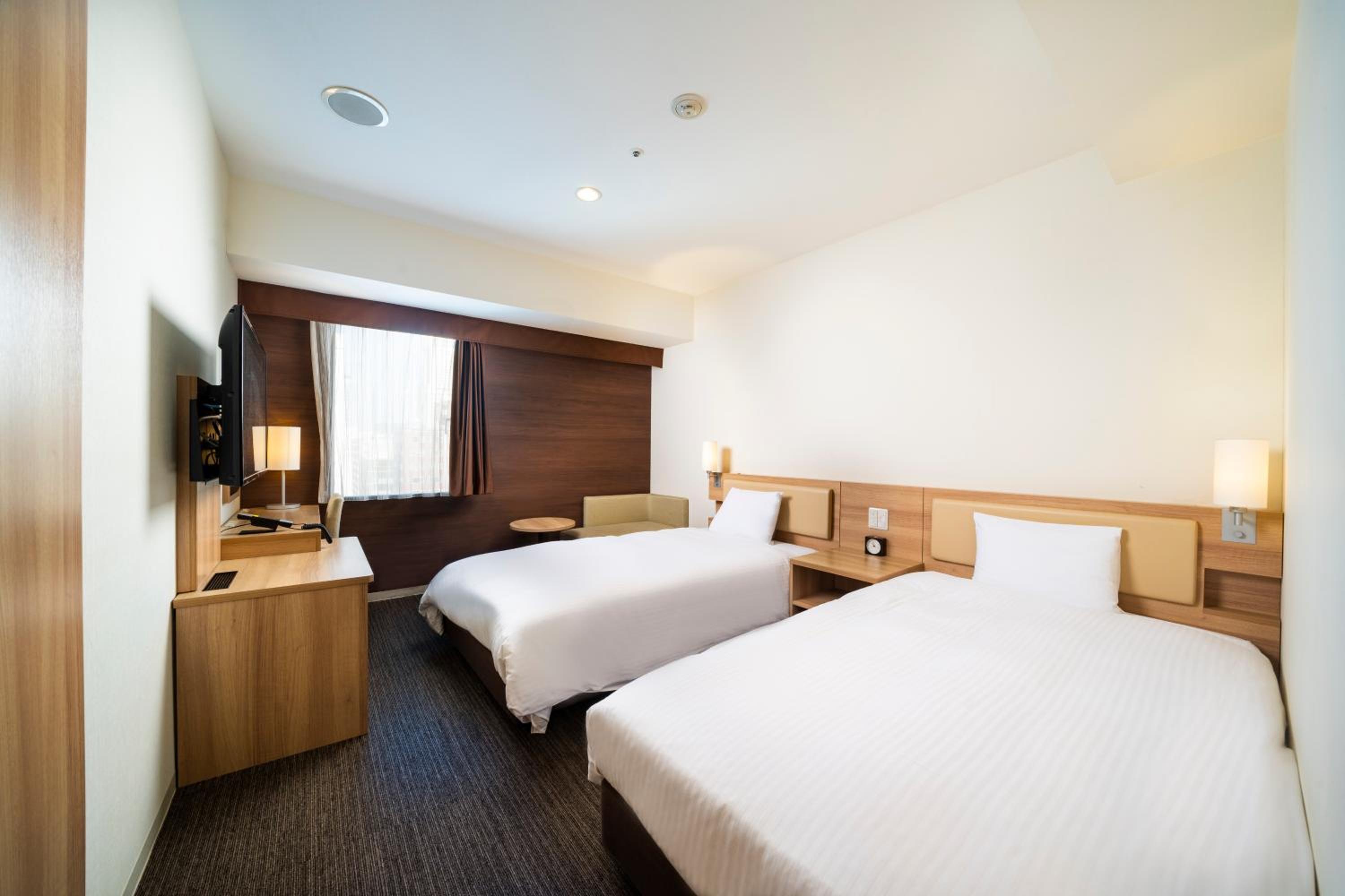 Twin Room - Non-Smoking - Photo 10