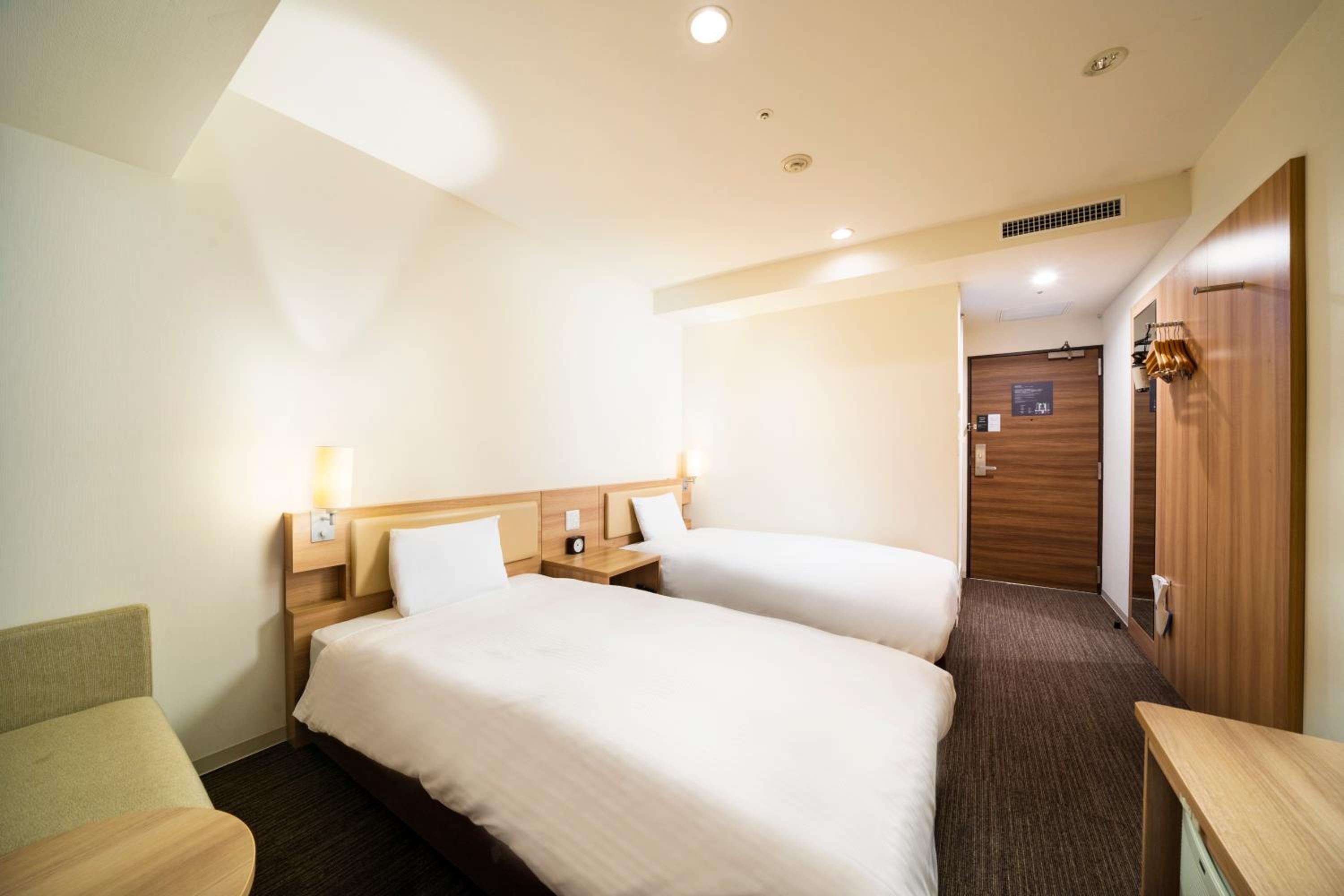 Twin Room - Non-Smoking - Photo 12