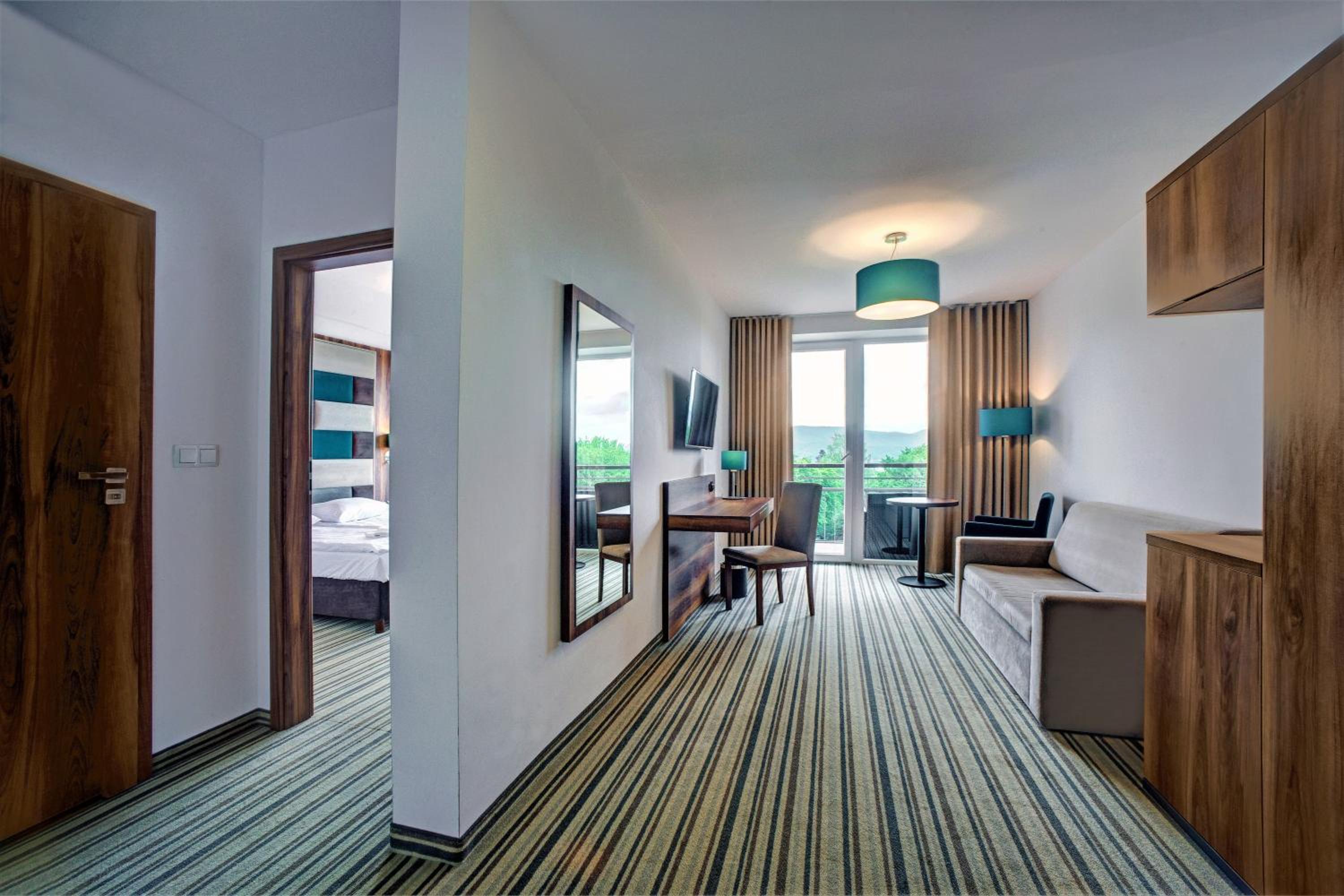 Suite with Balcony - Photo 8