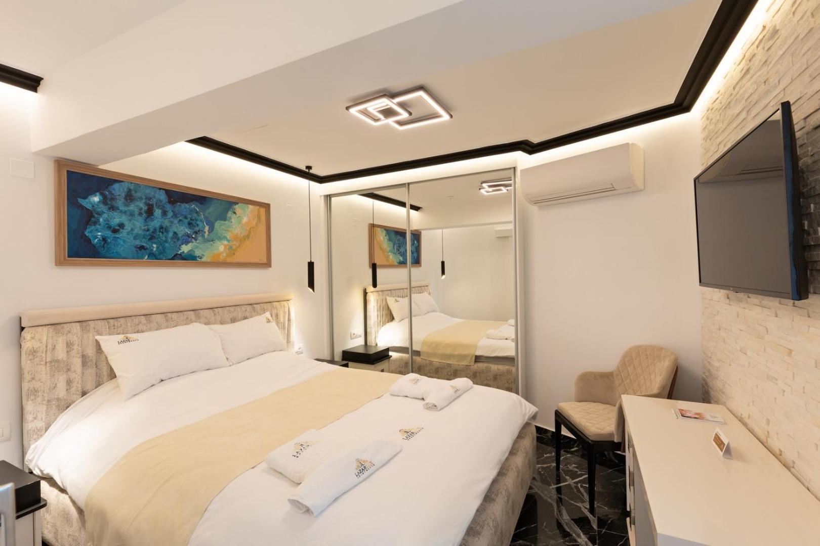 Premium Two-Bedroom Suite Split Level with Sea View & Outdoor Jetted Tub - Photo 1