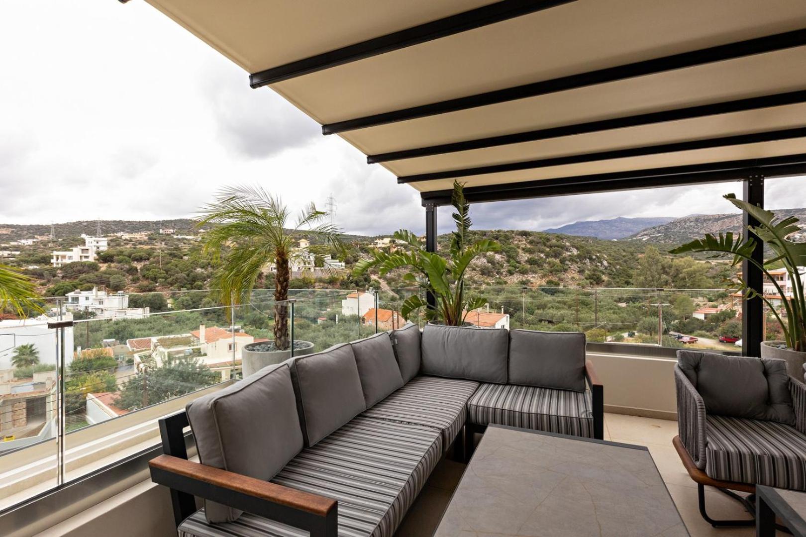Premium Two-Bedroom Suite Split Level with Sea View & Outdoor Jetted Tub - Photo 2