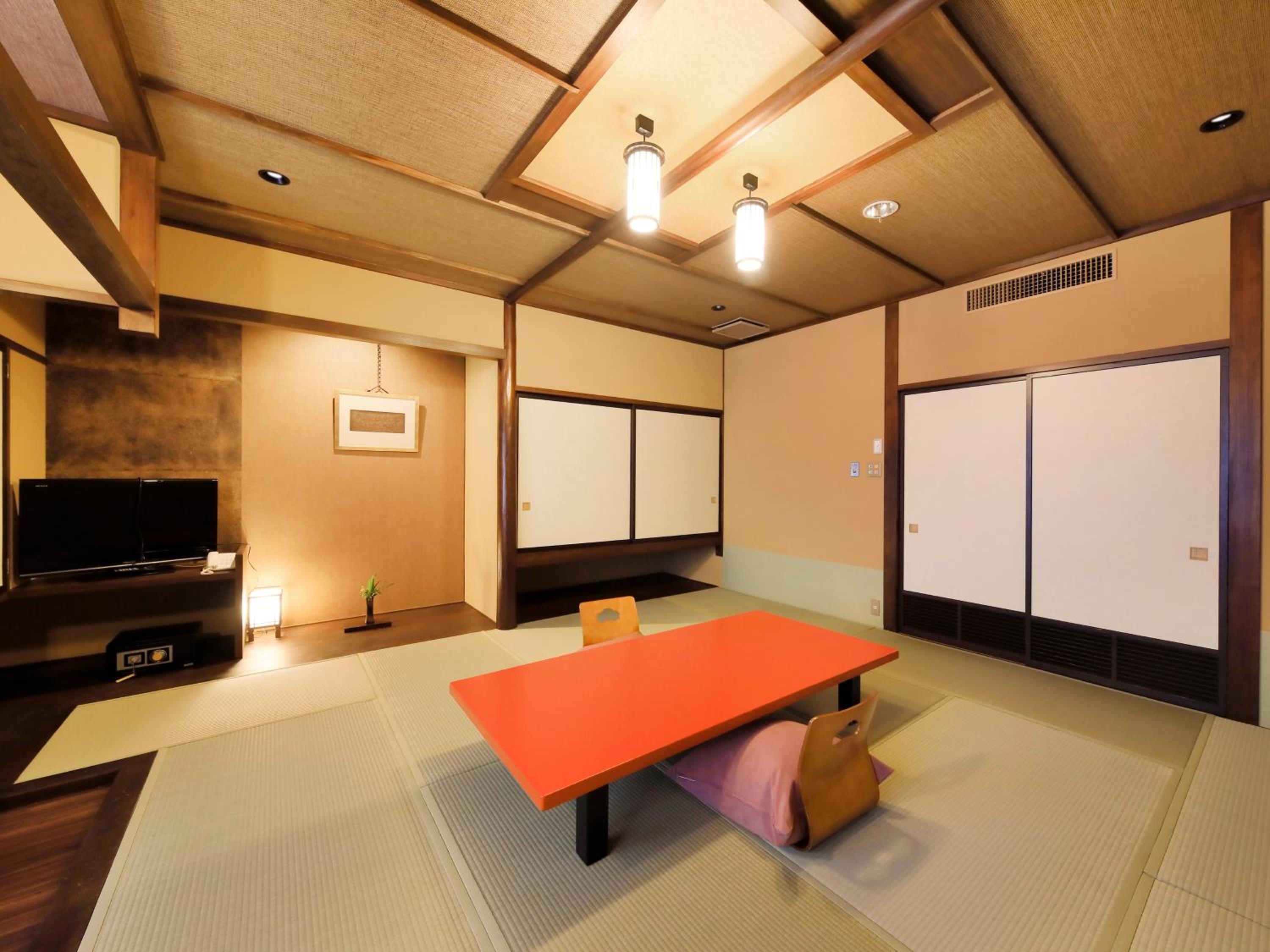 Japanese-Style Room (12.5 tatami) with Private Bathroom and Toilet - Non-Smoking - Photo 4