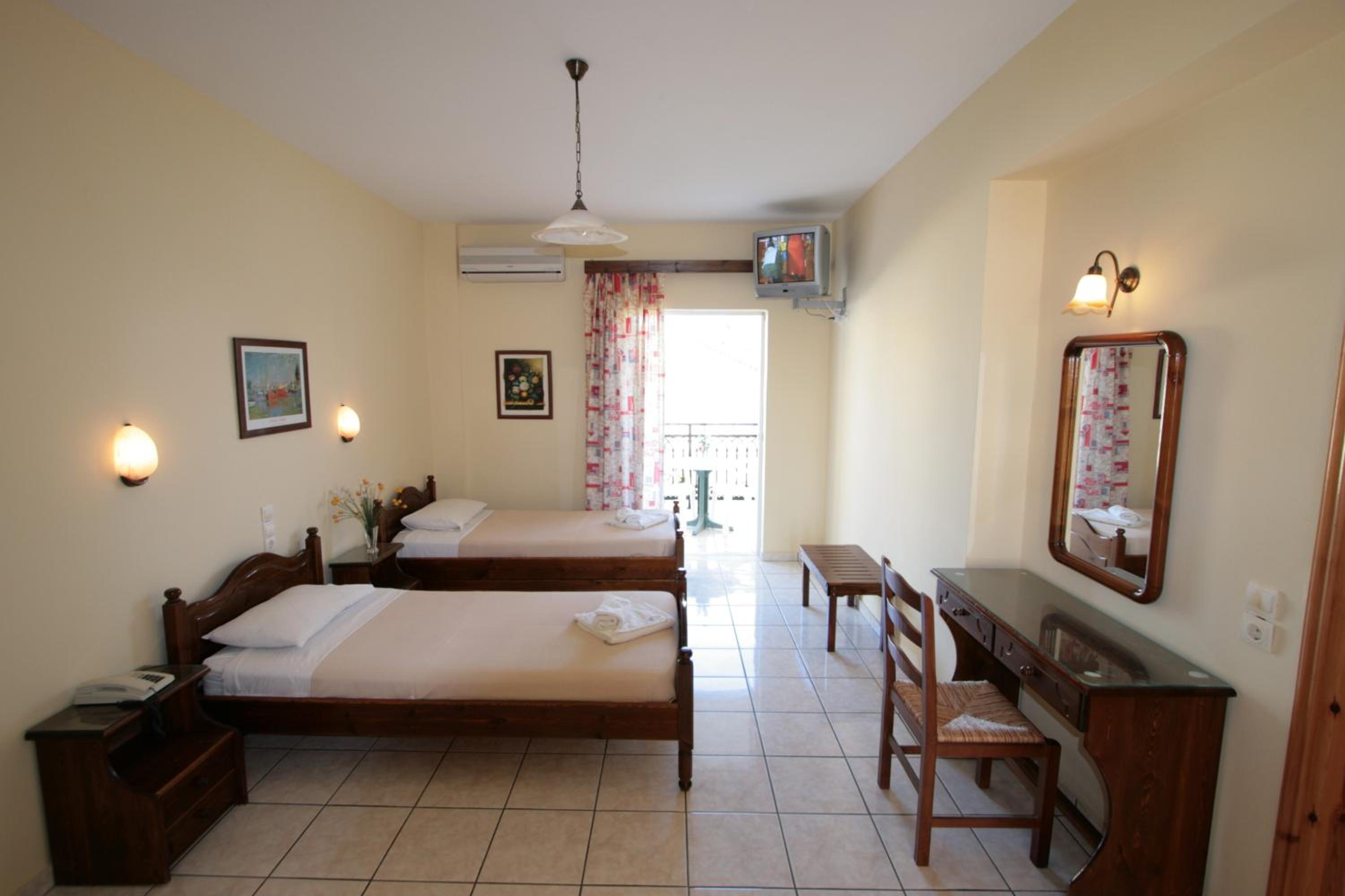 Studio (3 Adults)