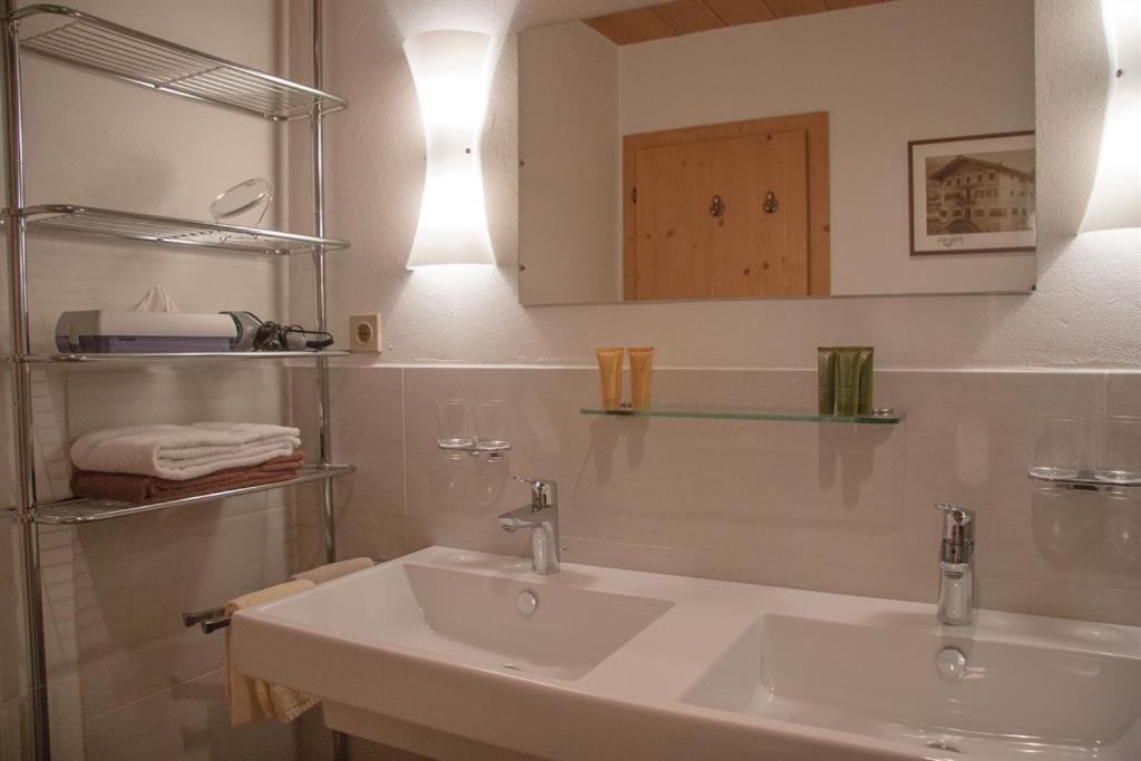 Two-Bedroom Apartment with Bathroom photo 2