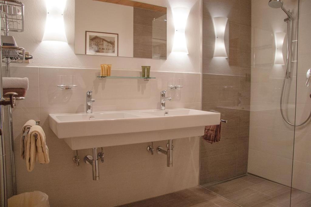 Two-Bedroom Apartment with Bathroom photo 3