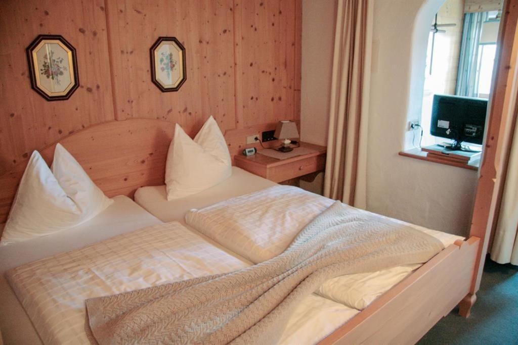 One-Bedroom Apartment with Shower photo 3
