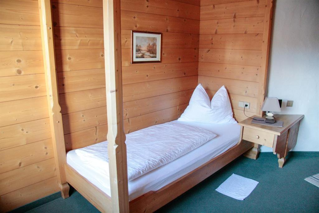One-Bedroom Apartment with Shower photo 1