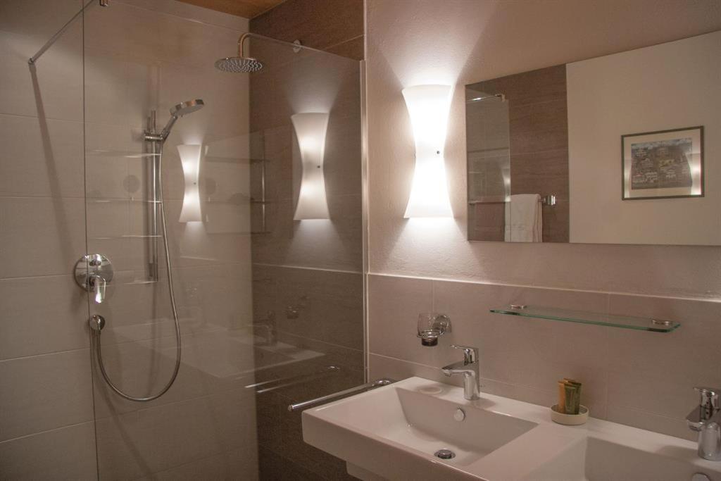 Two-Bedroom Apartment with Shower  photo 3