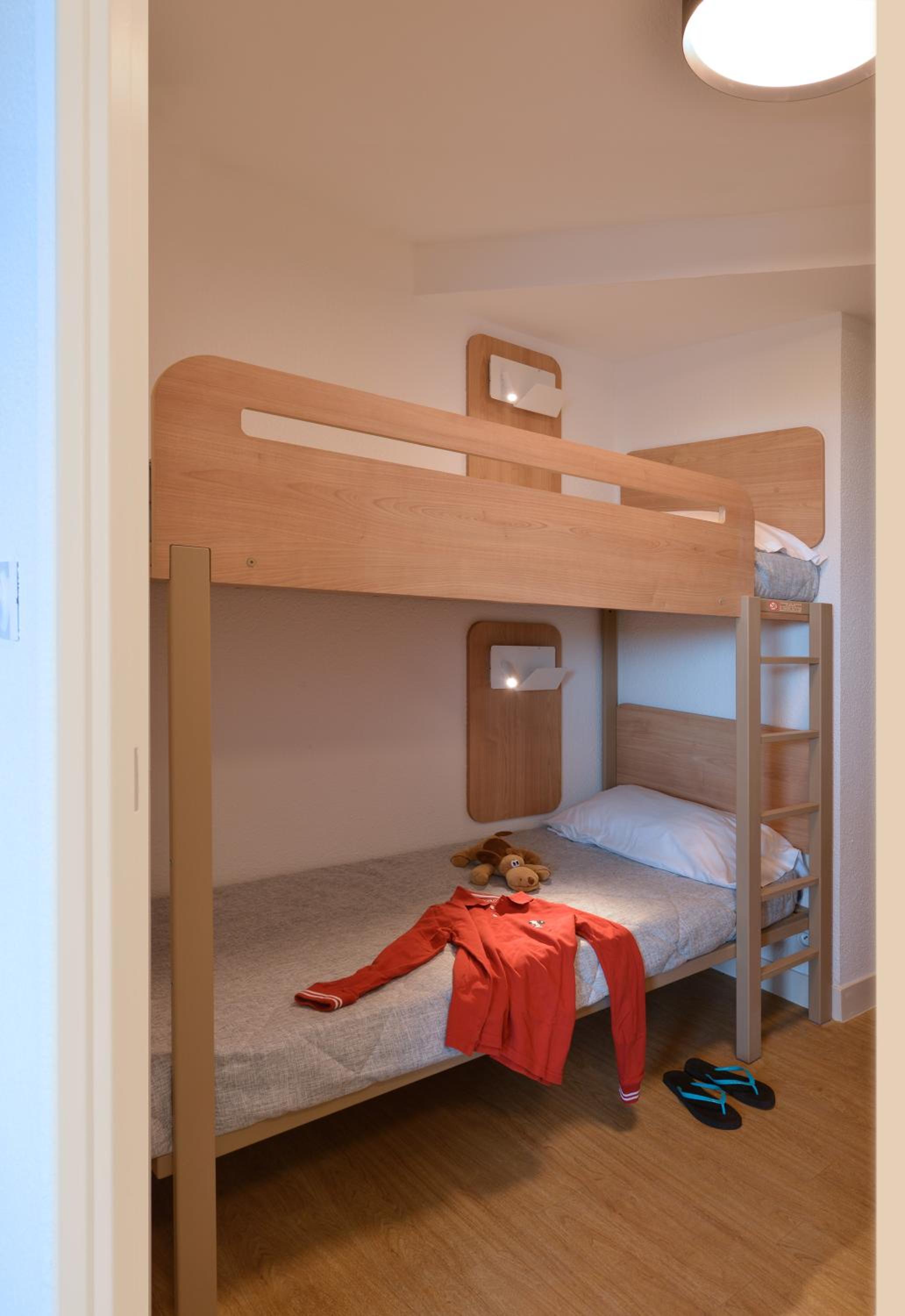 Studio 4 people (Ground Floor, 1st Floor, 2nd Floor)