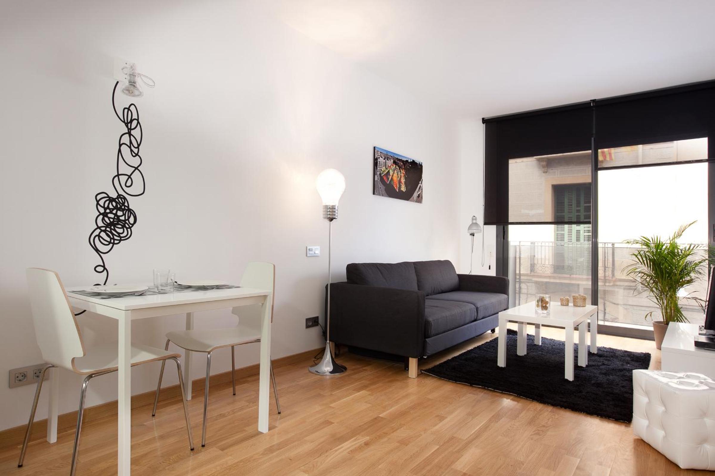 One-Bedroom Apartment with Balcony photo 2