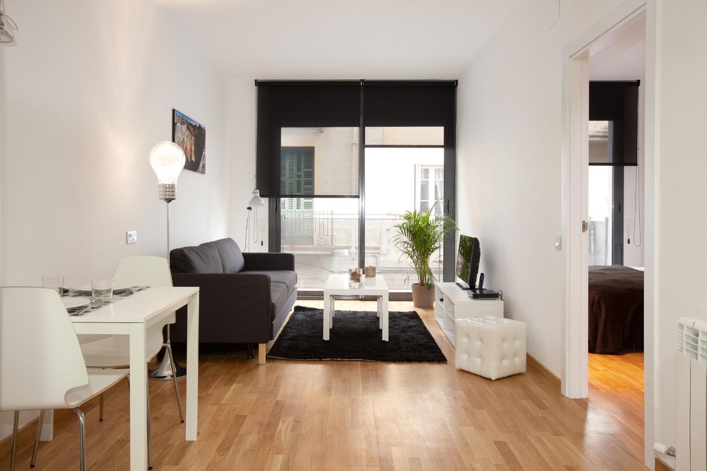 Apartamento de una habitación con balcón